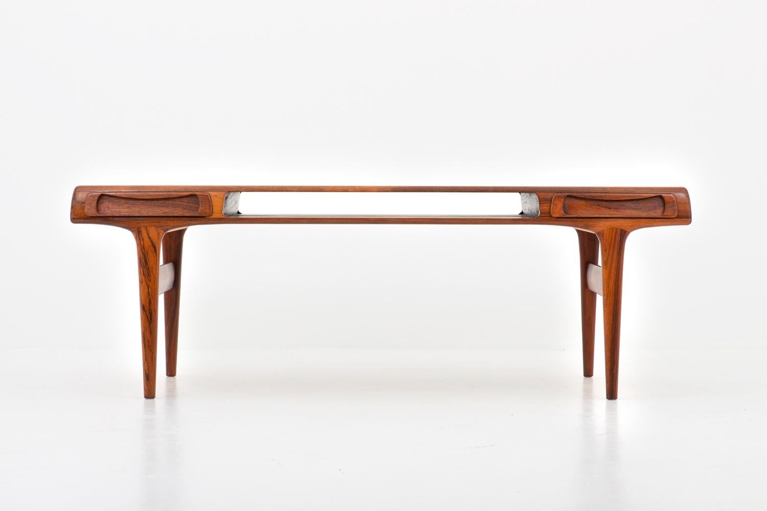 Mesa baja escandinava de palisandro de Johannes Andersen siglo XX en venta