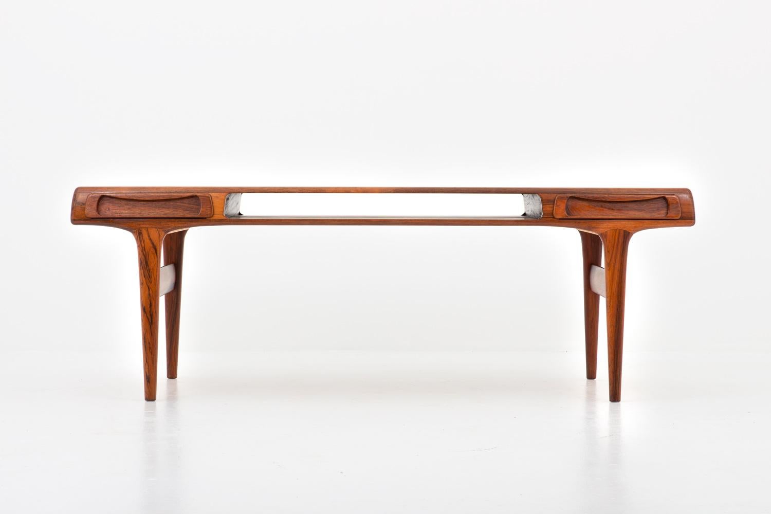 20ième siècle Table basse scandinave en bois de rose de Johannes Andersen en vente