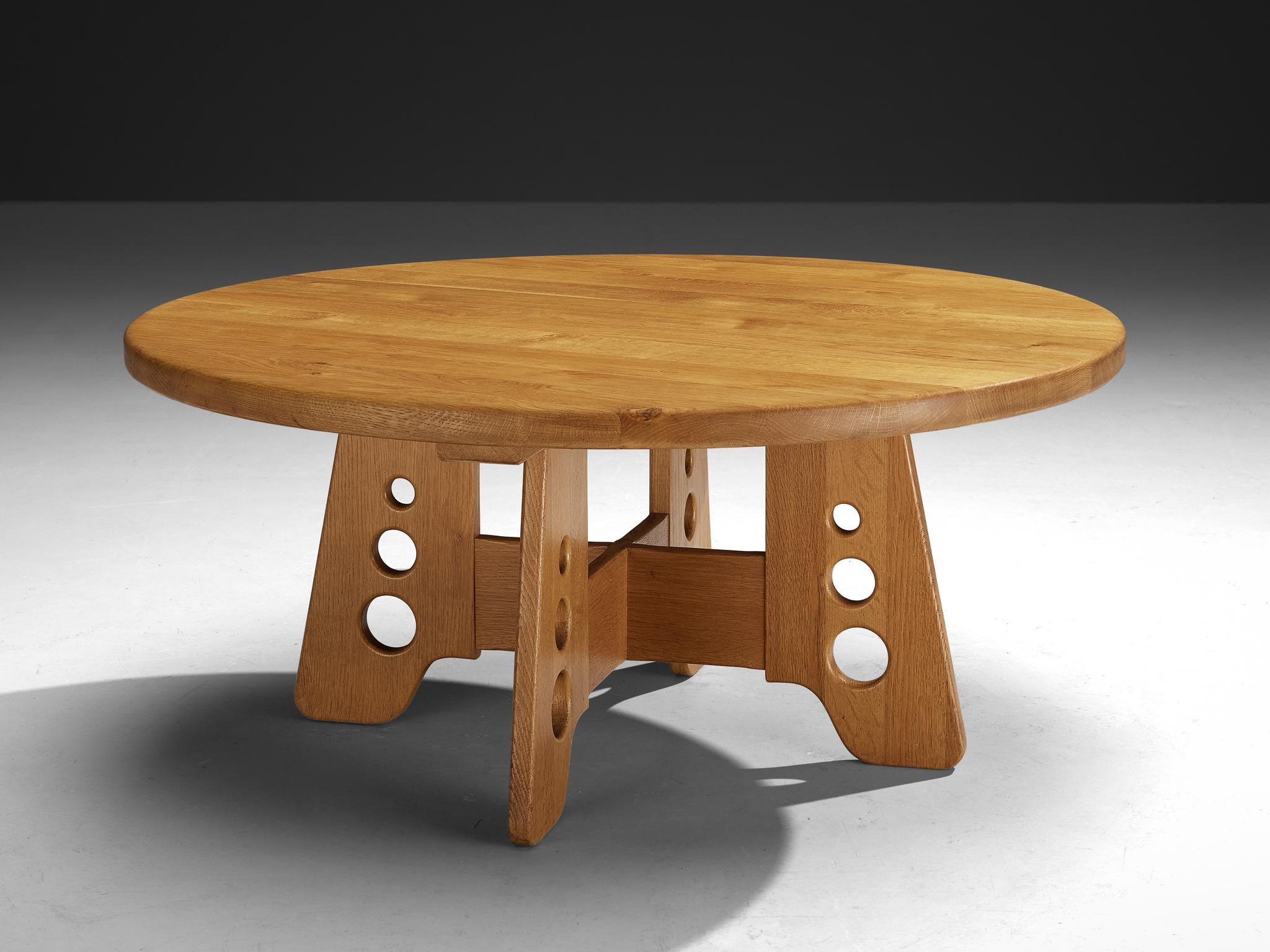 Coffee table, oak, Scandinavia, 1970s

This elegant solid oak coffee table was designed in the 1970s. It showcases a beautifully crafted round tabletop, supported by a distinctive trapezoidal cross-base. The base features artistic circular cutouts,