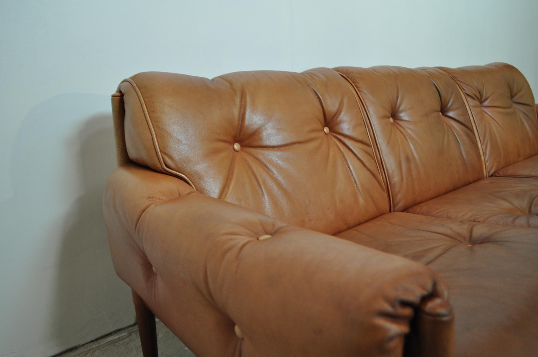 Scandinavian Cognac Brown Leather and Rosewood 3-Seater Sofa 4