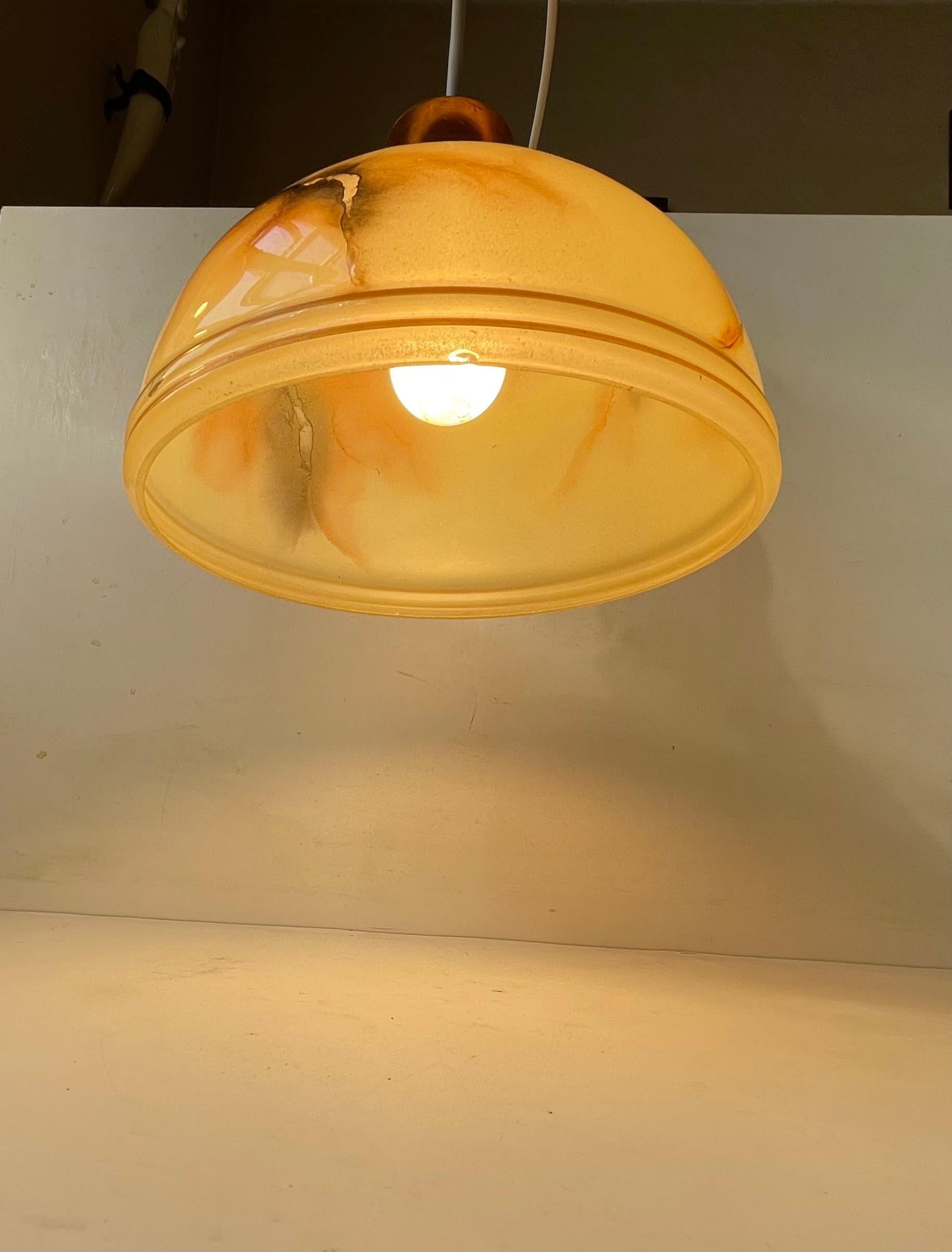 Lampada a sospensione scandinava in rame e vetro di marmo, stile Bauhaus anni '40 in vendita 4