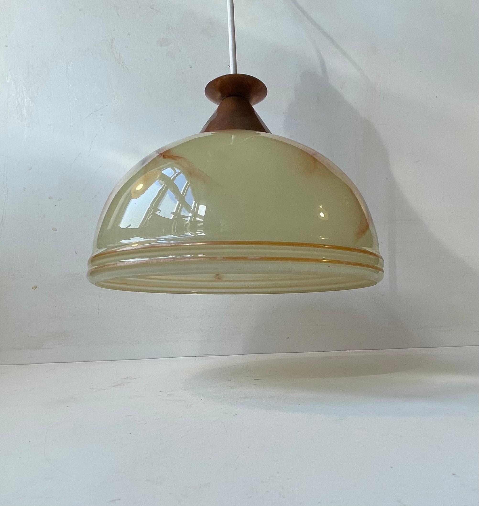Lampada a sospensione scandinava in rame e vetro di marmo, stile Bauhaus anni '40 in vendita 1
