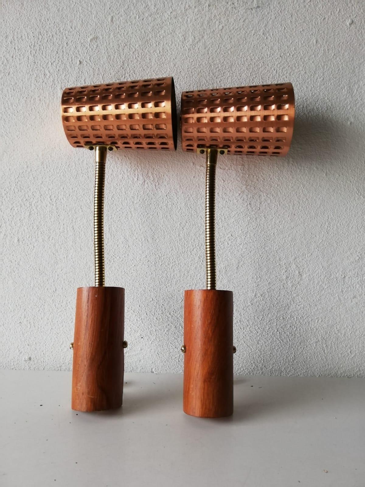 Scandinavian Copper Metal & Teak Pair of Sconces, 1950s Denmark In Good Condition For Sale In Hagenbach, DE