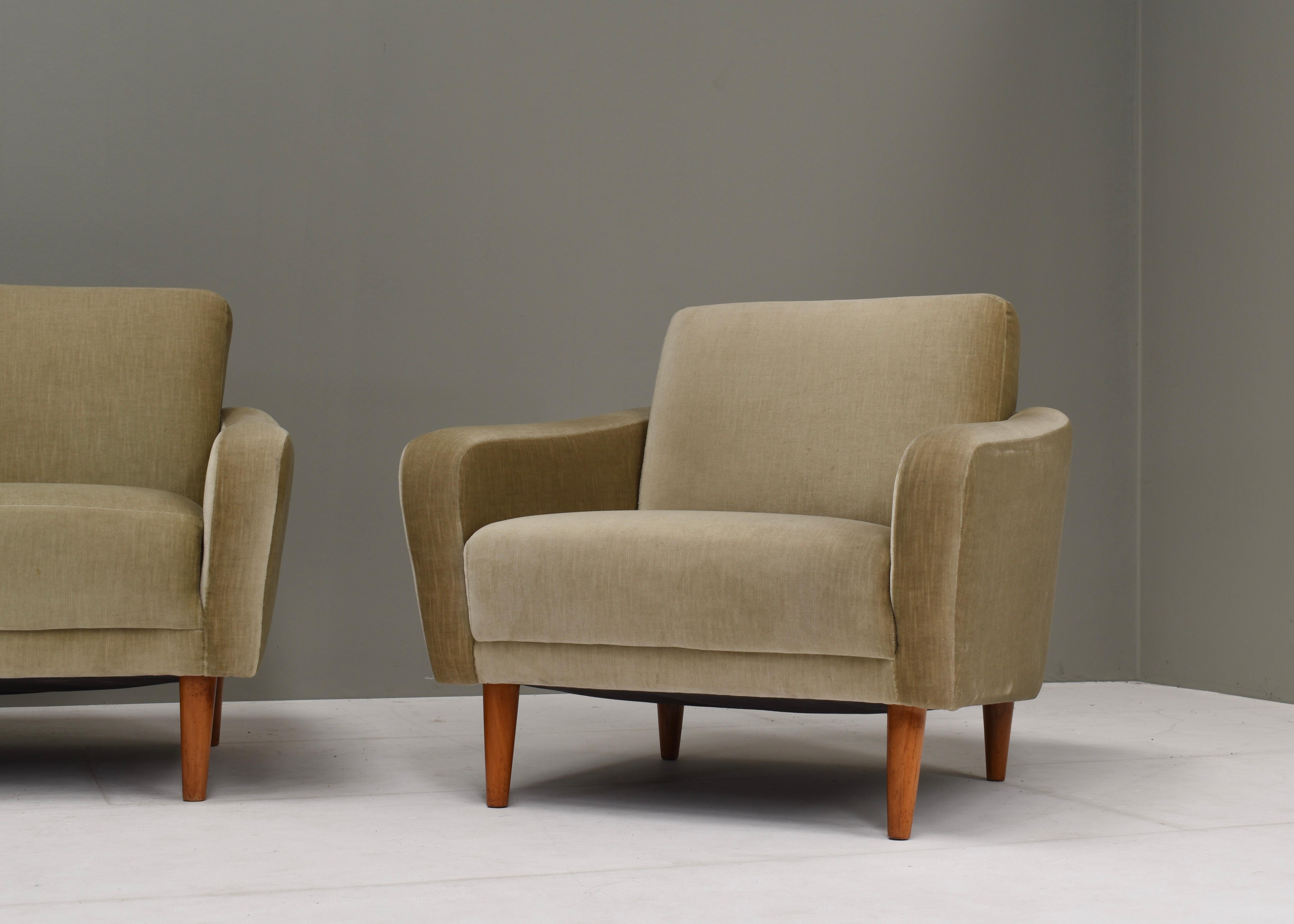 Scandinavian Curved Sofa and Armchair in Original Mohair, Denmark, circa 1950 9