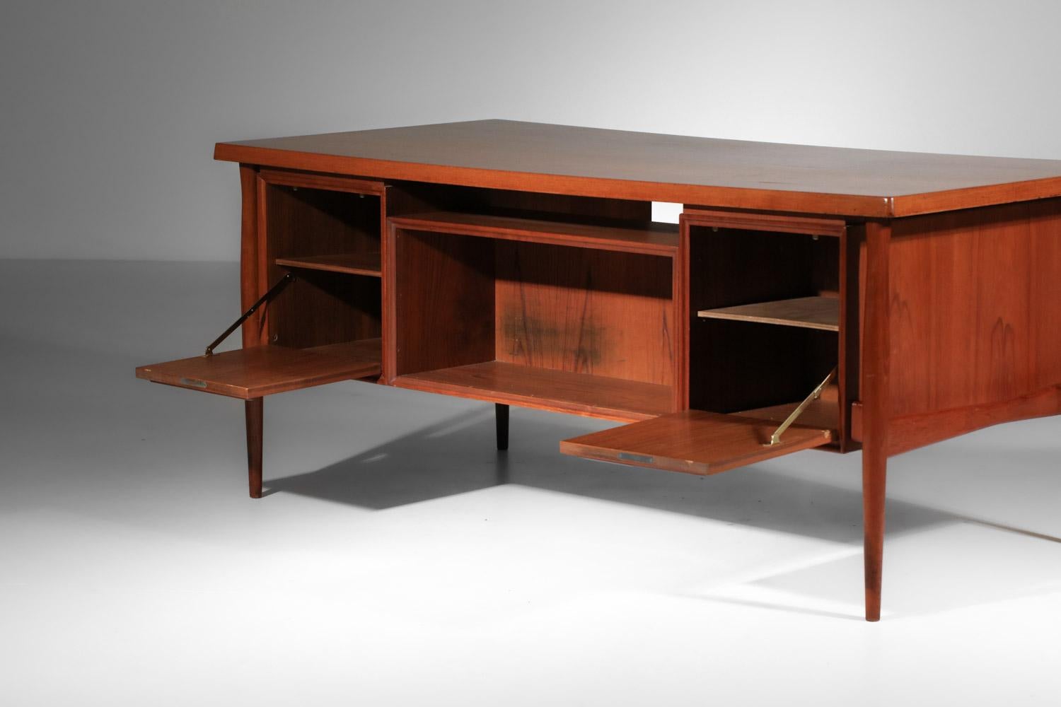 Scrivania scandinava danese in teak in vendita 4