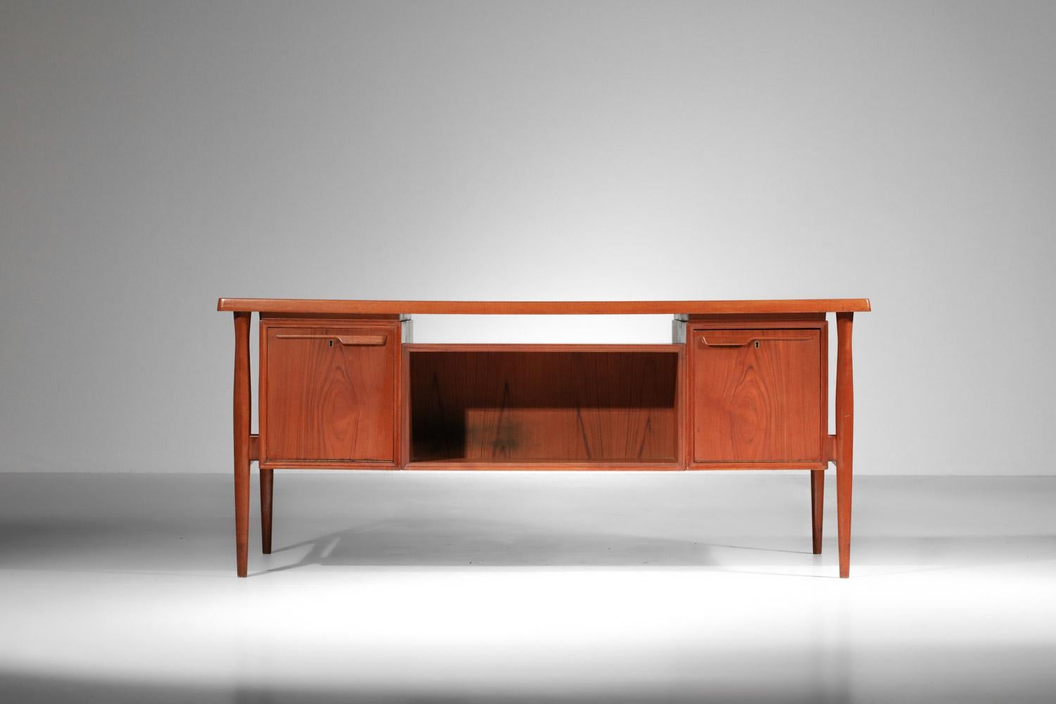Scrivania scandinava danese in teak in vendita 5