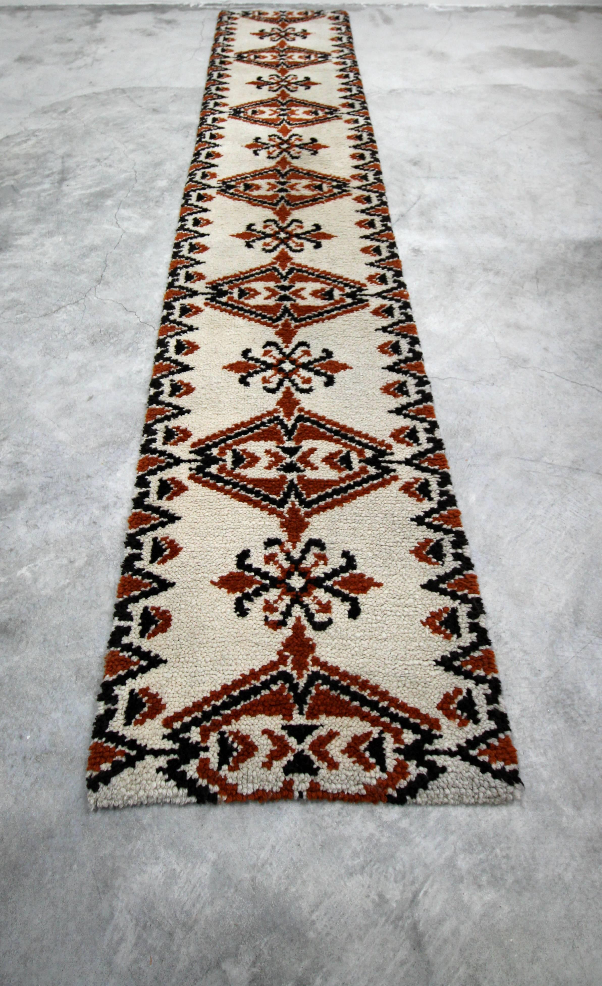You are looking at a Classic example of a Scandinavian Rya rug. Purchased from the original owner who purchased it from Bullock's Department store in the 1960s. The rug is a nice neutral palette of cream, rust and brown. It measures 129