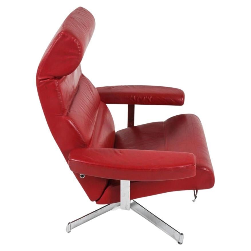 Scandinavian Danish Modern Chrome and Red leather lounge chair In Good Condition For Sale In BROOKLYN, NY