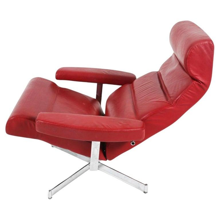 Skandinavischer dänischer moderner Loungesessel aus Chrom und rotem Leder im Zustand „Gut“ im Angebot in Brooklyn, NY