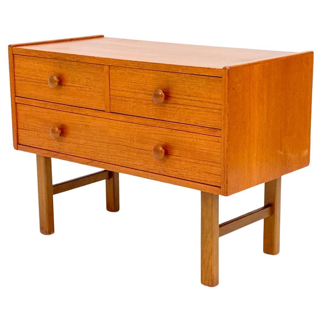 Scandinavo moderno Comò moderno scandinavo danese in teak a 3 cassetti in vendita