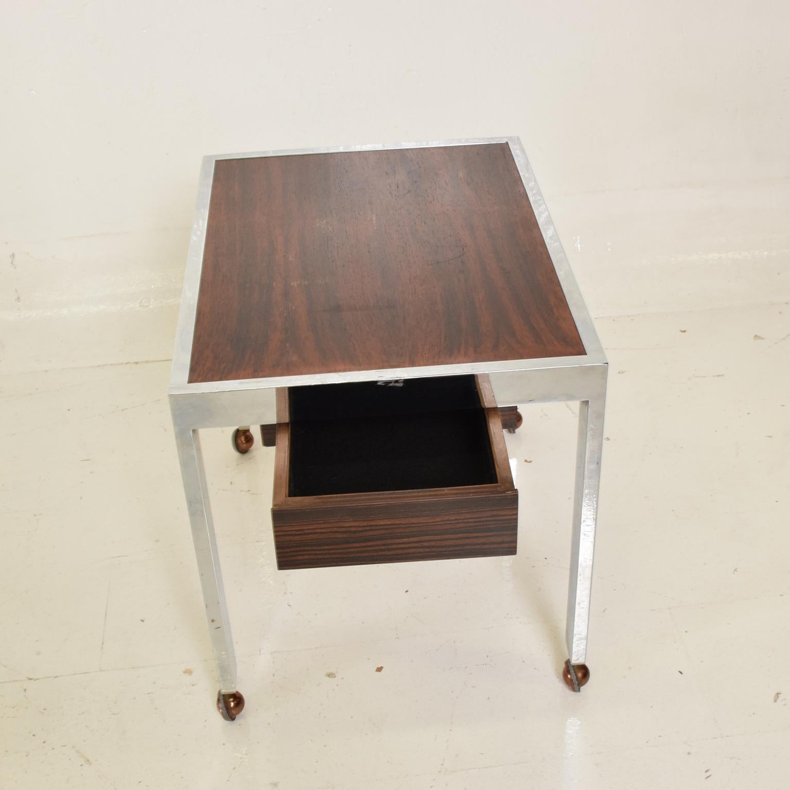 Scandinavian Danish Modern Side Table in Rosewood and Chrome im Zustand „Gut“ in Chula Vista, CA