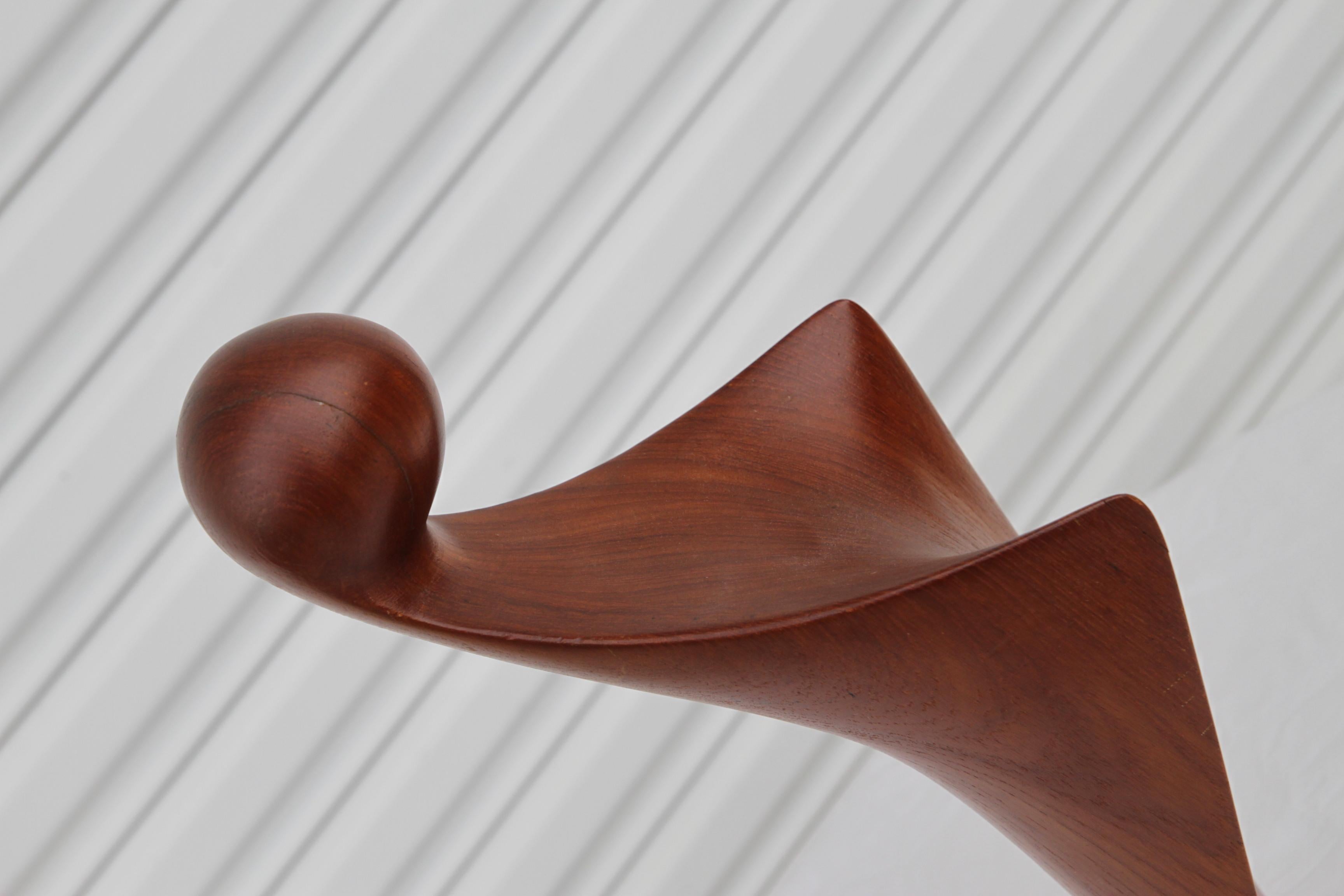 Sculpté Vierge Marie Madonna scandinave danoise en bois de teck Milieu du siècle MCM Simon Randers en vente