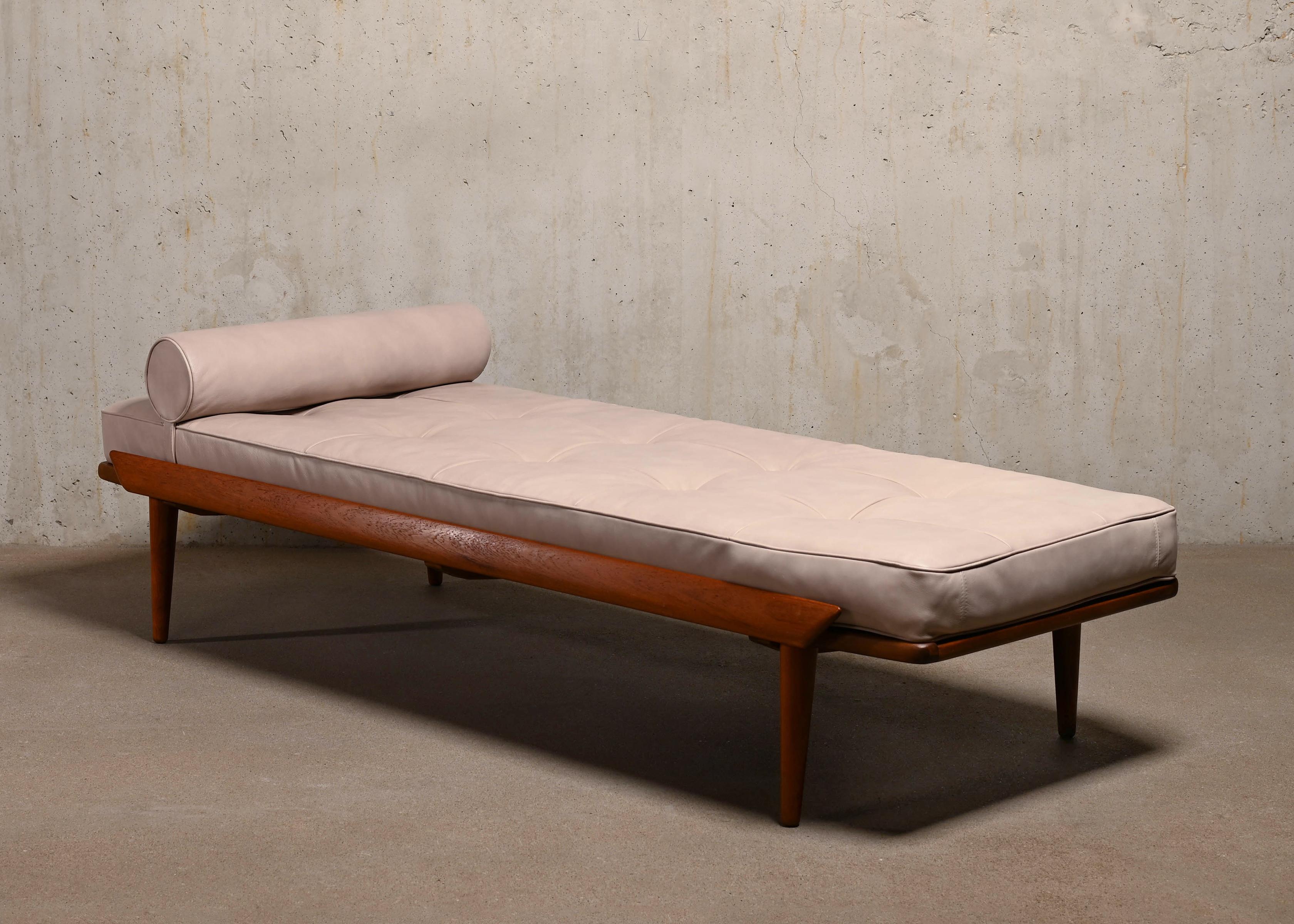 Scandinavian Daybed Hvidt & Orla Mølgaard-Nielsen in Teak and Leather In Good Condition In Amsterdam, NL