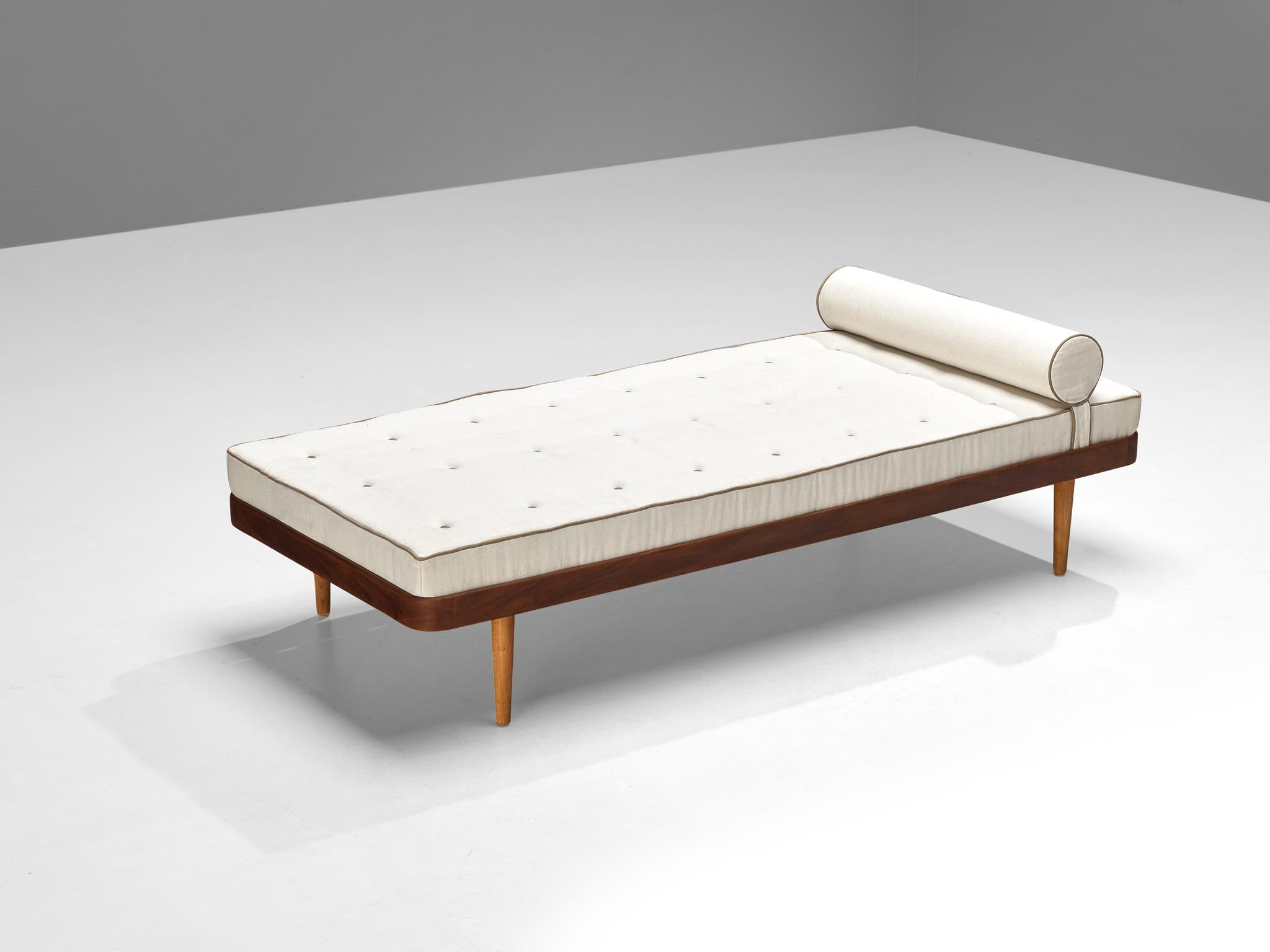 Daybed, teak, beech, Scandinavia, 1960s

A simple and minimalist single or daybed made in Scandinavia in the 1960s.  The construction is based on clear lines and angular shapes. Its simple and pure exterior will come forward nicely in a relaxing
