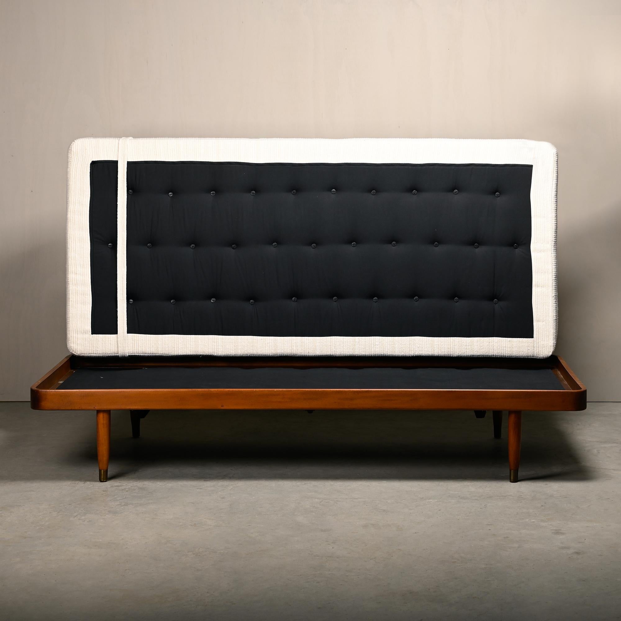 Daybed escandinavo en madera teñida y tela para Horsens Møbelfabrik, Dinamarca en venta 2