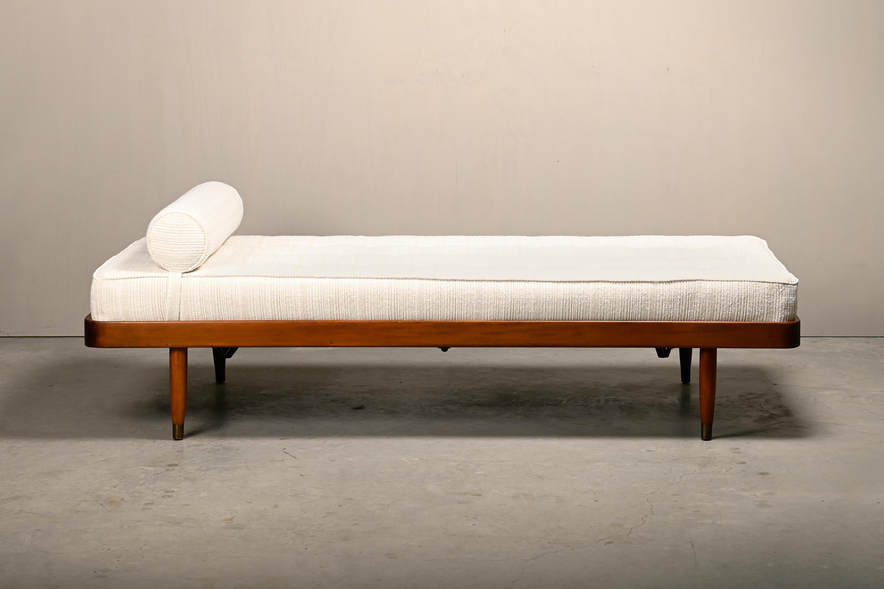 Daybed escandinavo en madera teñida y tela para Horsens Møbelfabrik, Dinamarca Manchado en venta