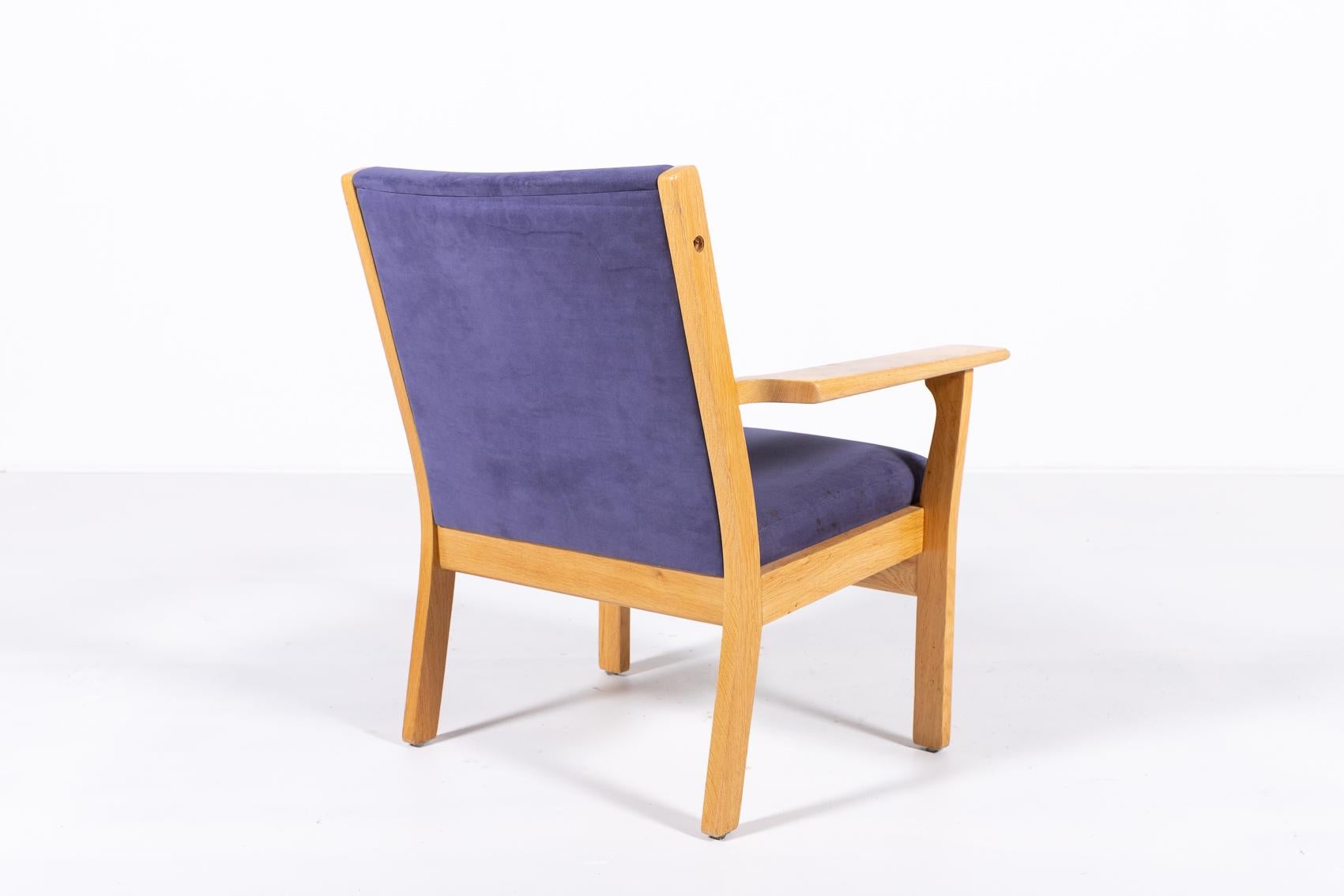Danish Scandinavian design armchair by Hans Wegner for Getama, 1980’s Denmark For Sale