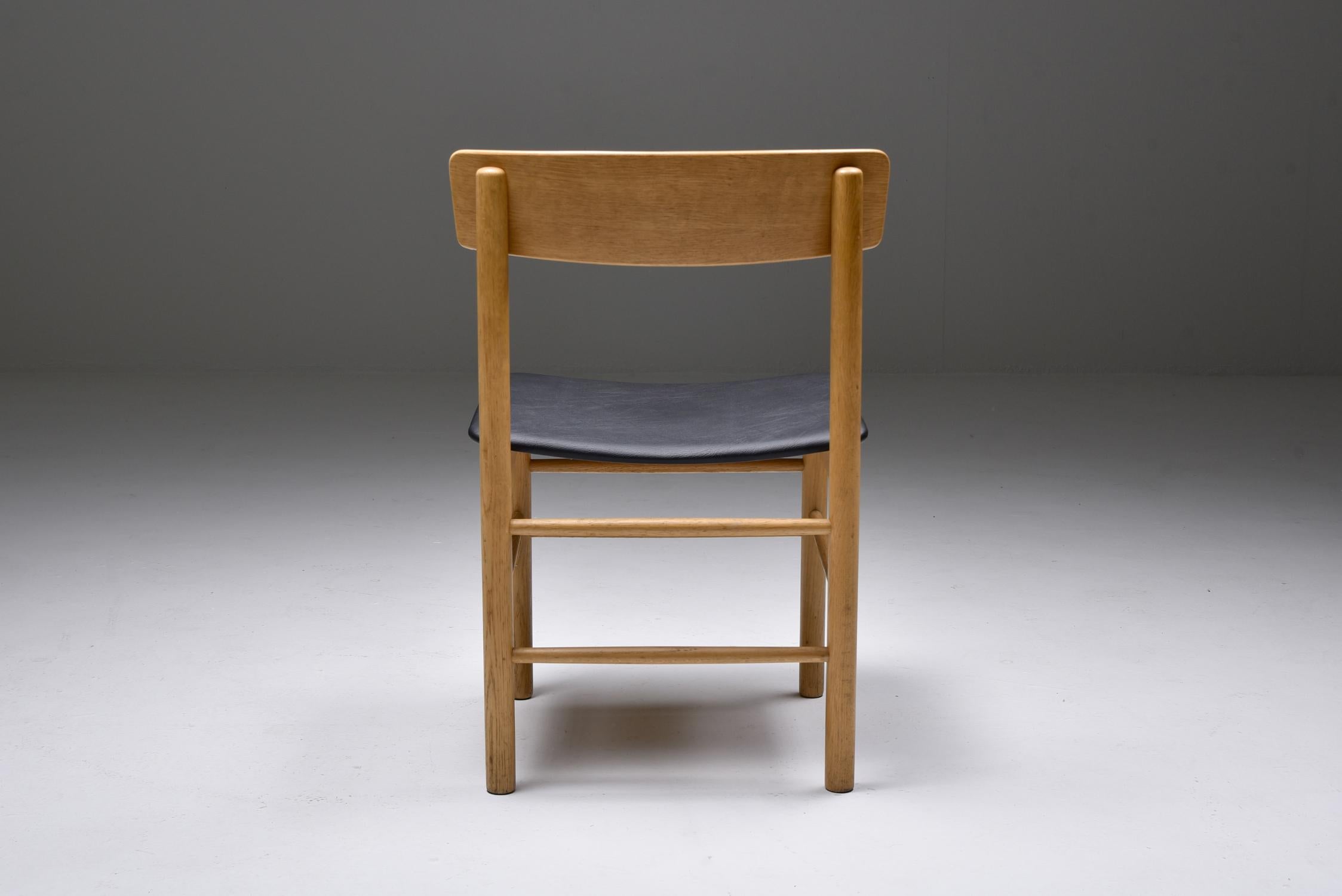 Moderne Esszimmerstühle aus Eiche in skandinavischem Design von Brge Mogensen, 1960er Jahre (Leder) im Angebot