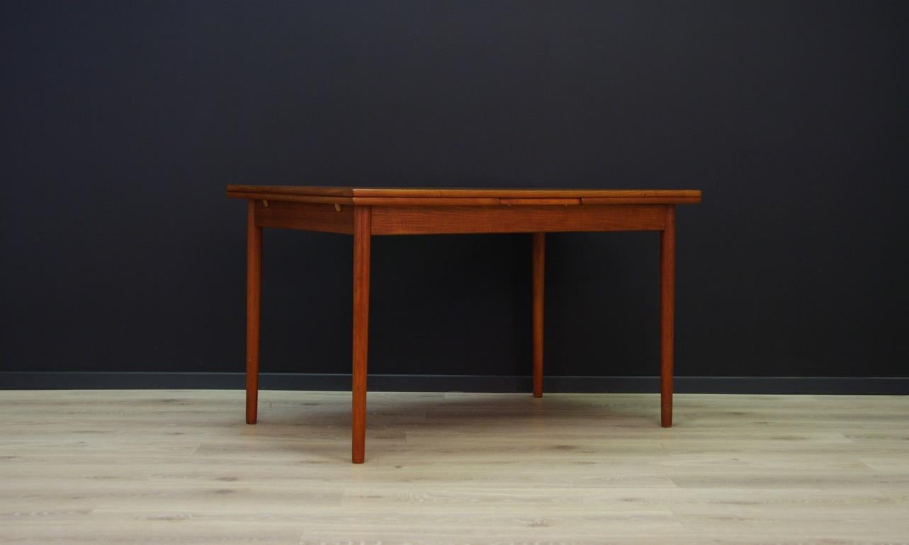 Amazing table from the 1960s-1970s, Danish design. Minimalist form veneered with teak. 2 inserts pulled out from under the main tabletop. Preserved in good condition (small tracings and dings) - directly for use.

Dimensions: Height 72.5 cm