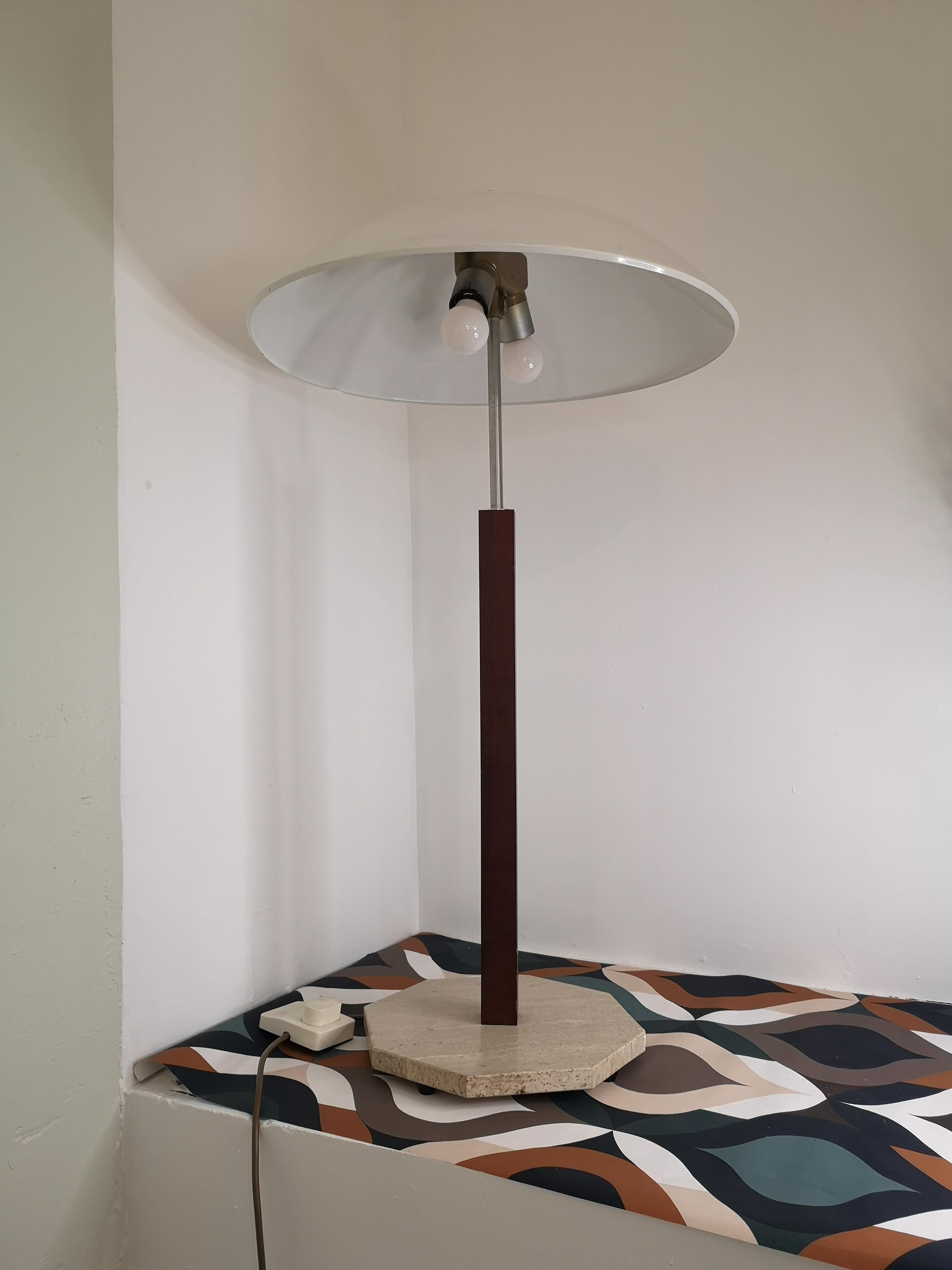 Imposing desk lamp in Scandinavian design circa 70, the base is in teak and the base in travertine, lampshade in white enameled steel, a dent on the lampshade as well as a small missing part on the travertine base.magnificent in all the interiors,