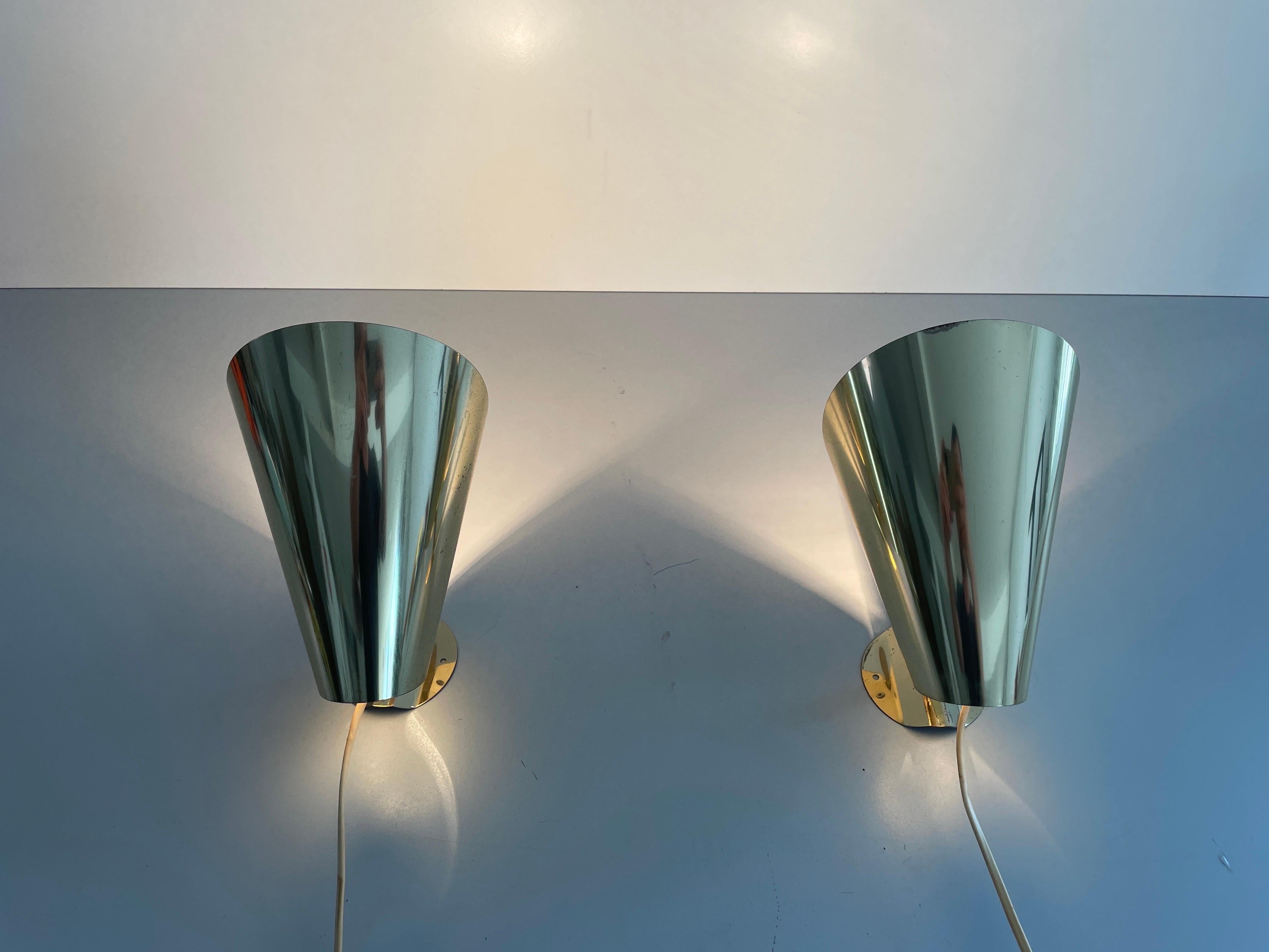 Pareja de apliques de metal dorado de diseño escandinavo, años 70, Suecia en venta 6