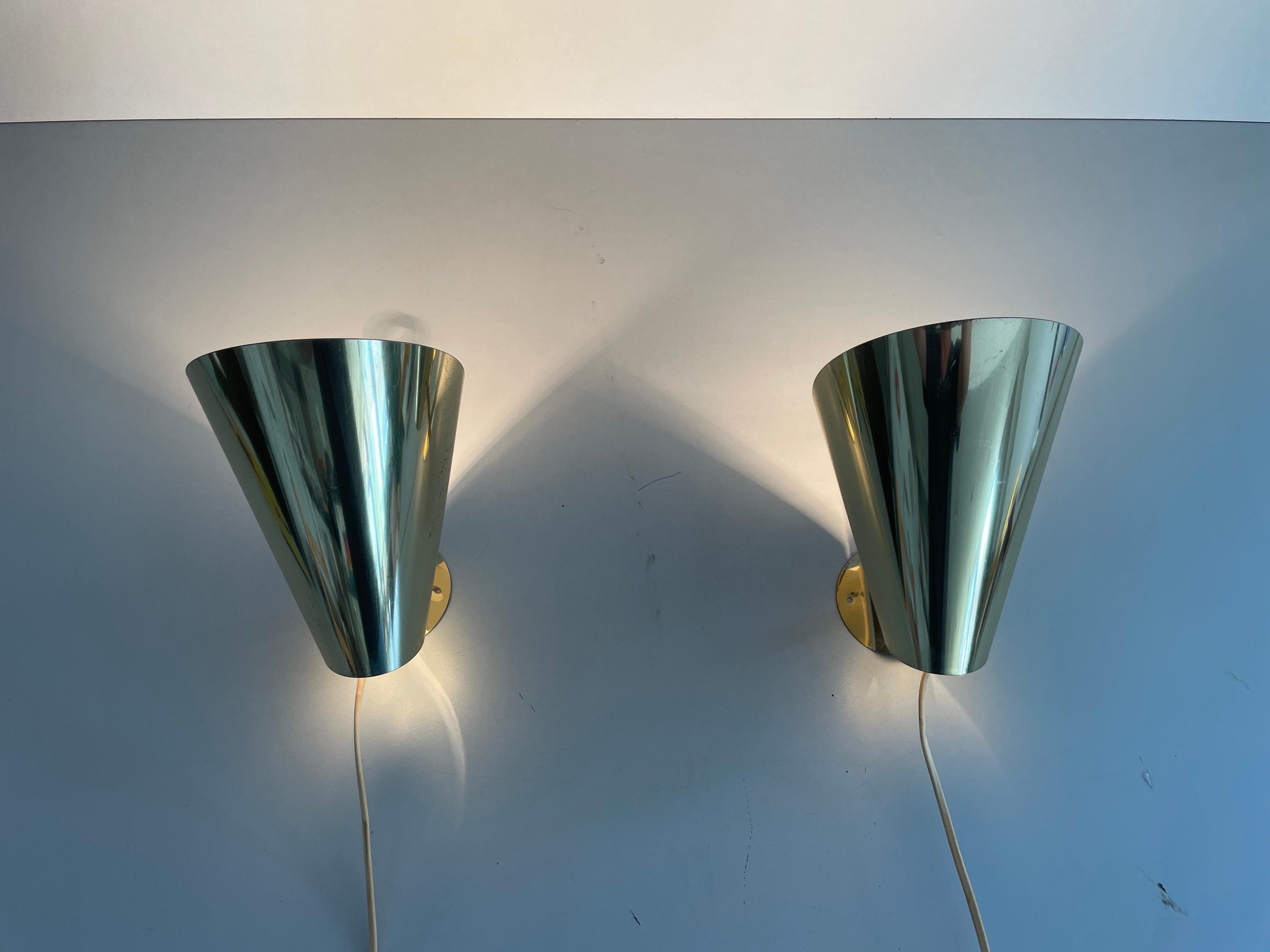 Pareja de apliques de metal dorado de diseño escandinavo, años 70, Suecia en venta 7