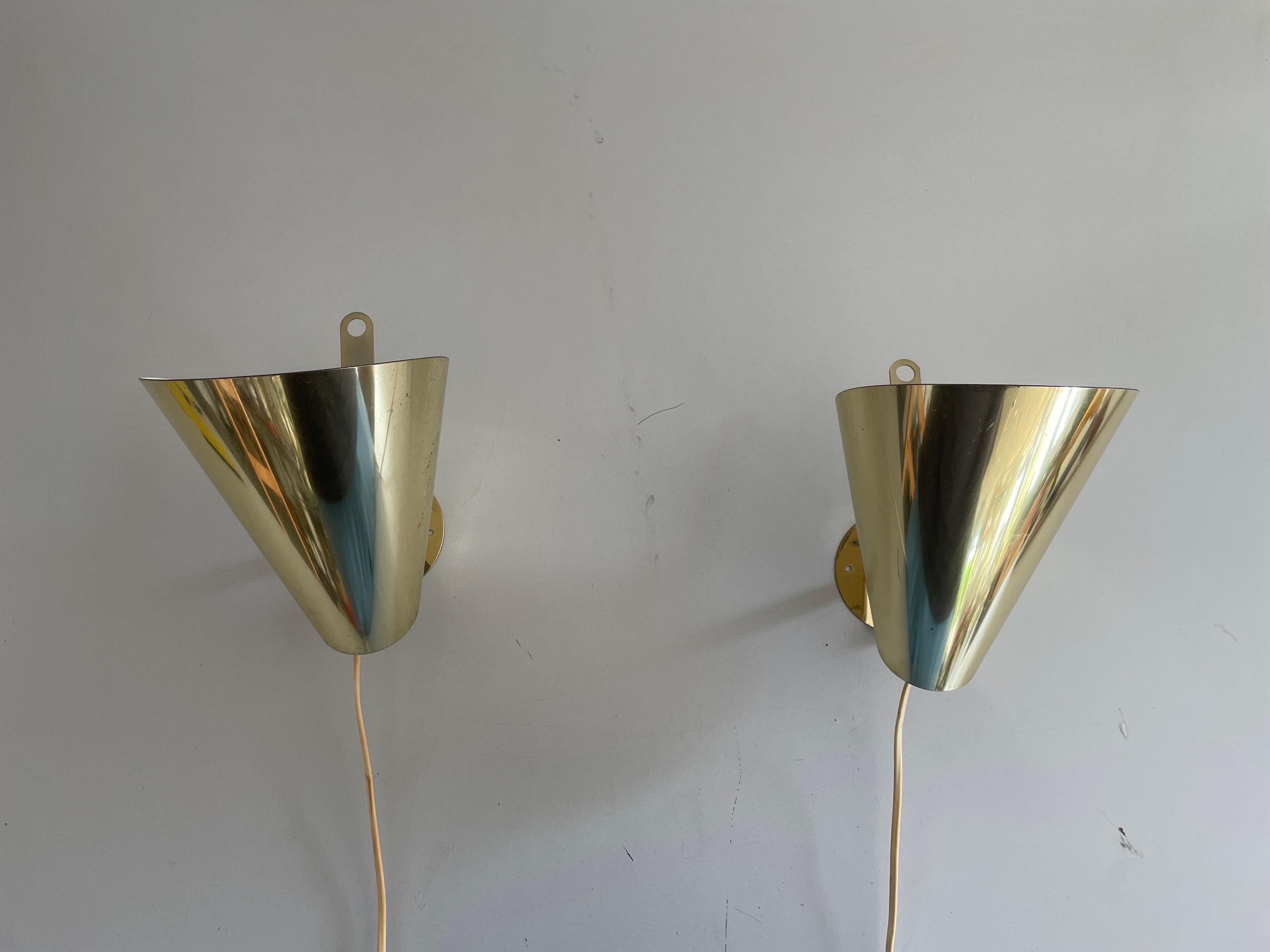 Pareja de apliques de metal dorado de diseño escandinavo, años 70, Suecia

Elegantes apliques raros de alta calidad.

Las lámparas están en muy buen estado vintage.
Desgaste propio de la edad y el uso

Estas lámparas funcionan con bombillas estándar