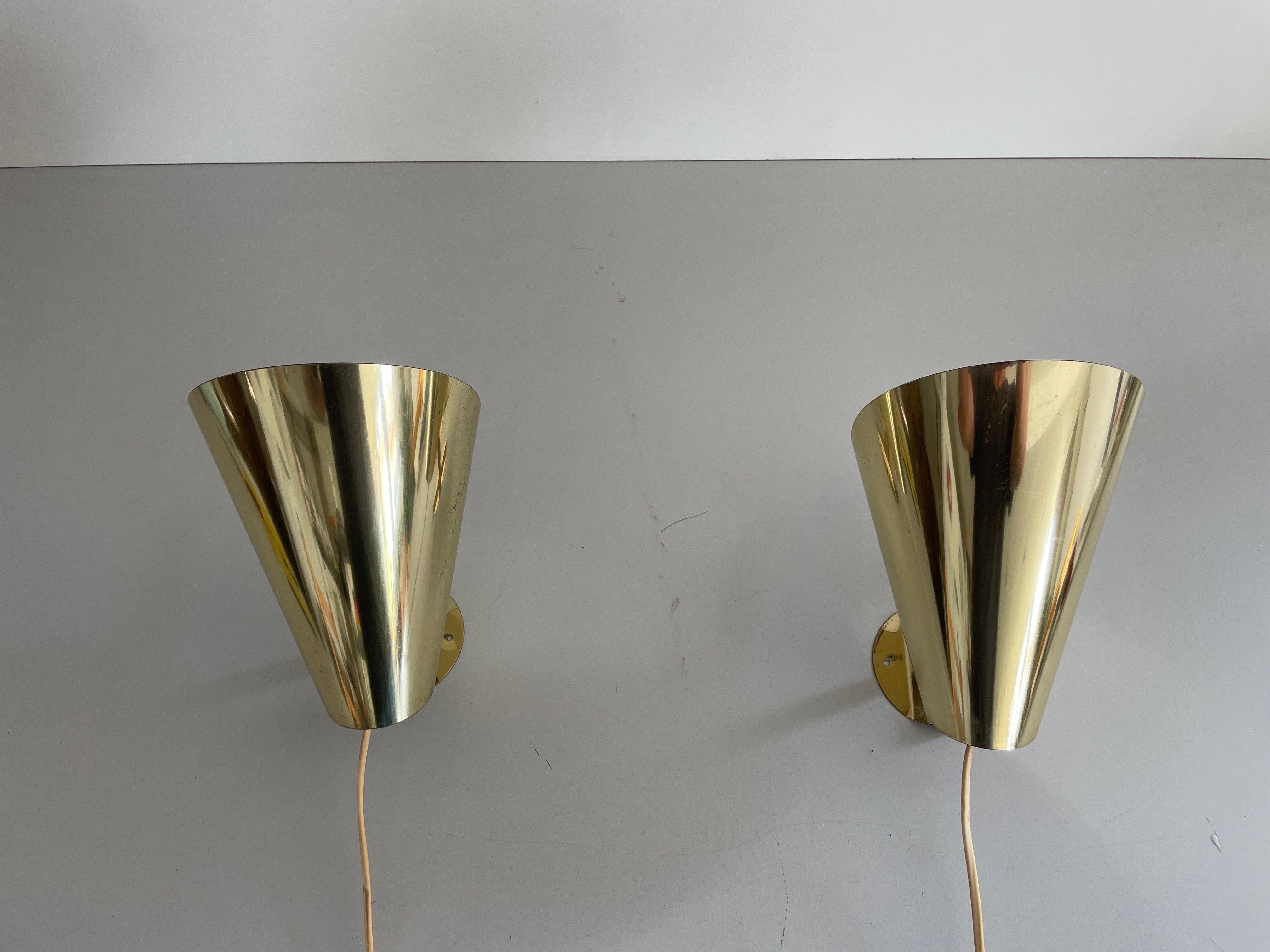 Pareja de apliques de metal dorado de diseño escandinavo, años 70, Suecia Era espacial en venta