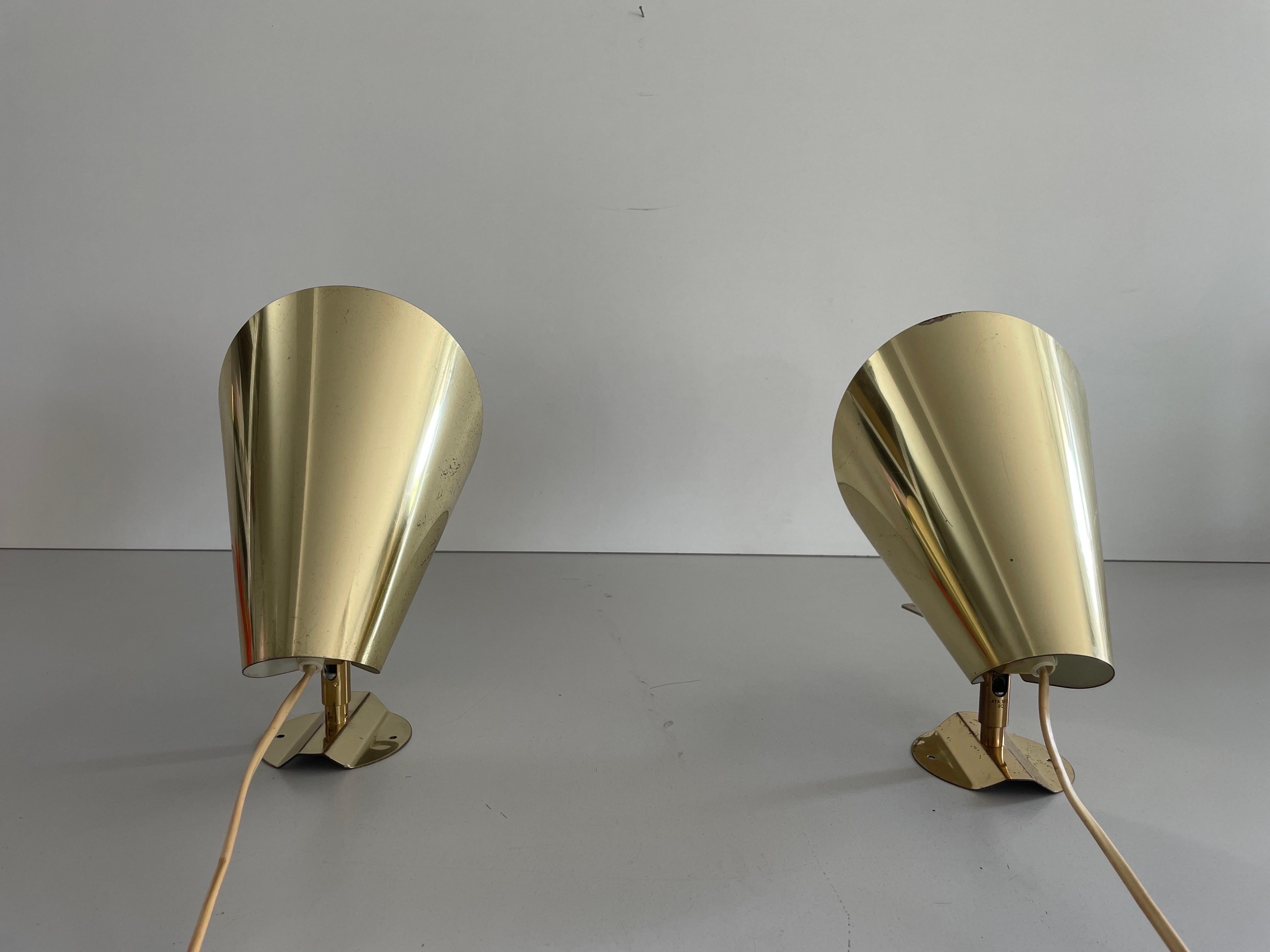 Pareja de apliques de metal dorado de diseño escandinavo, años 70, Suecia finales del siglo XX en venta