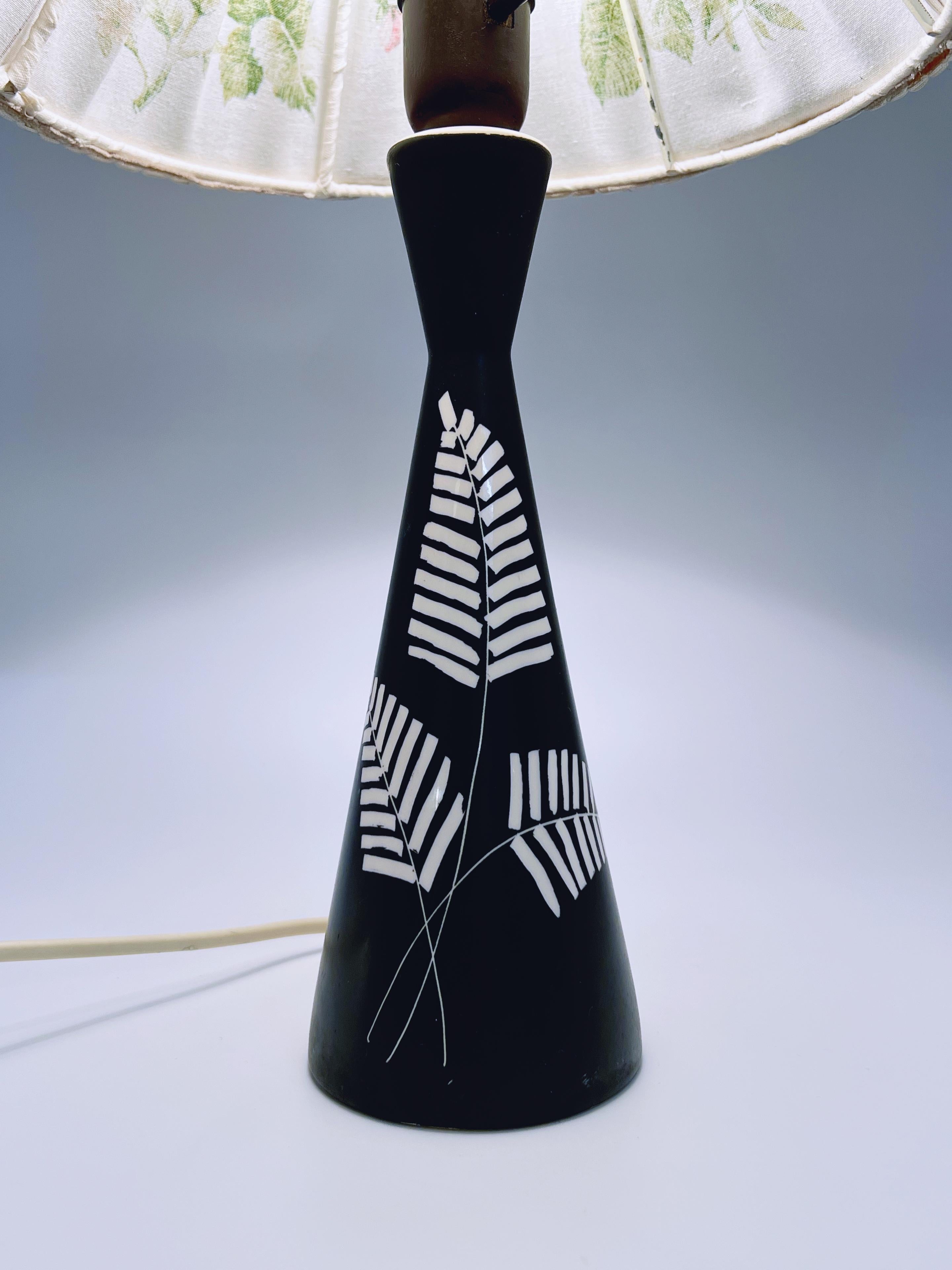 Diseño escandinavo, lámpara de sobremesa de cerámica moderna de mediados de siglo, c.1960 en venta 1