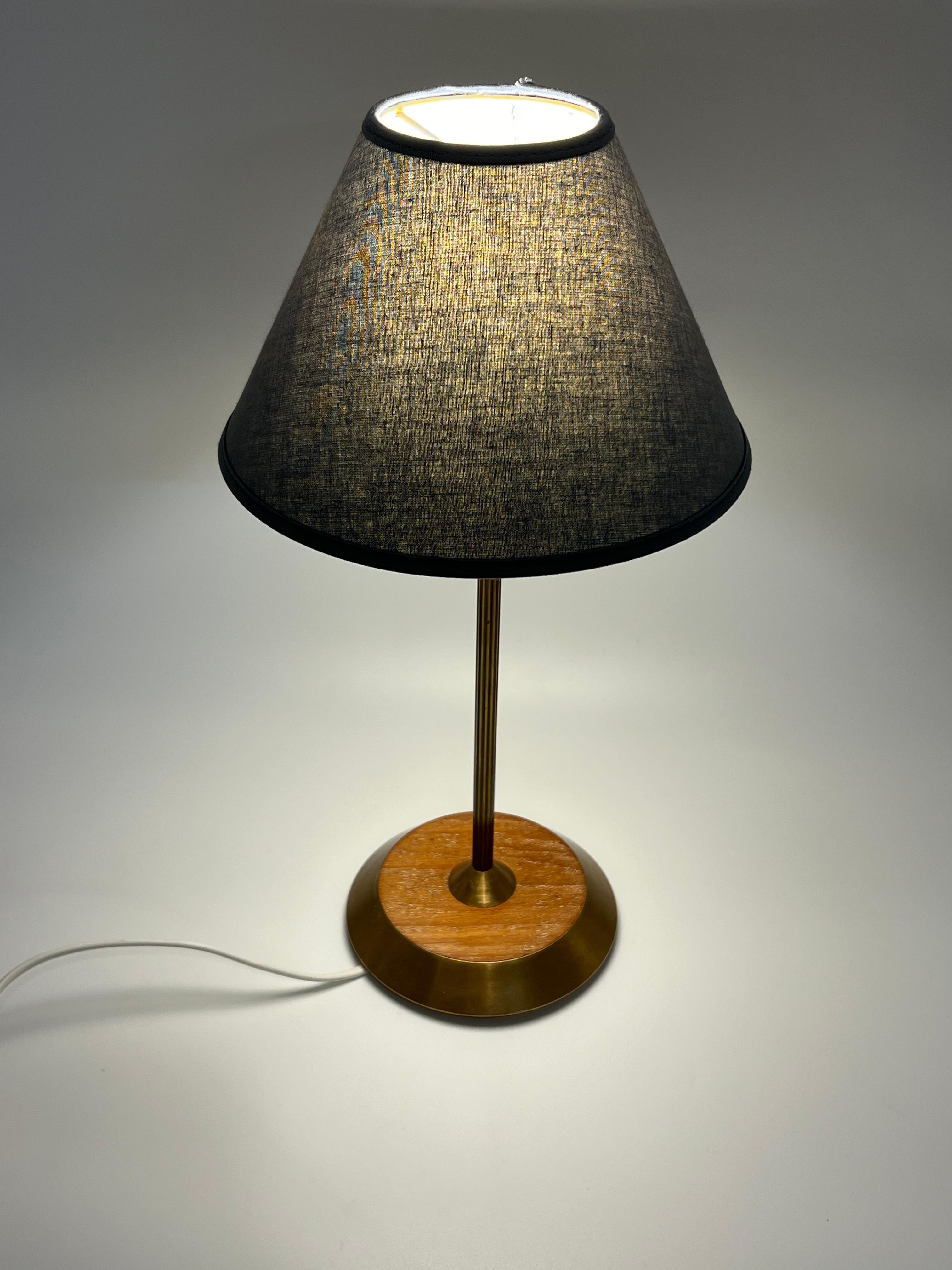 Scandinavian Design, SOLID Brass & Teak Table Lamp, 1960s In Good Condition For Sale In Skien, NO