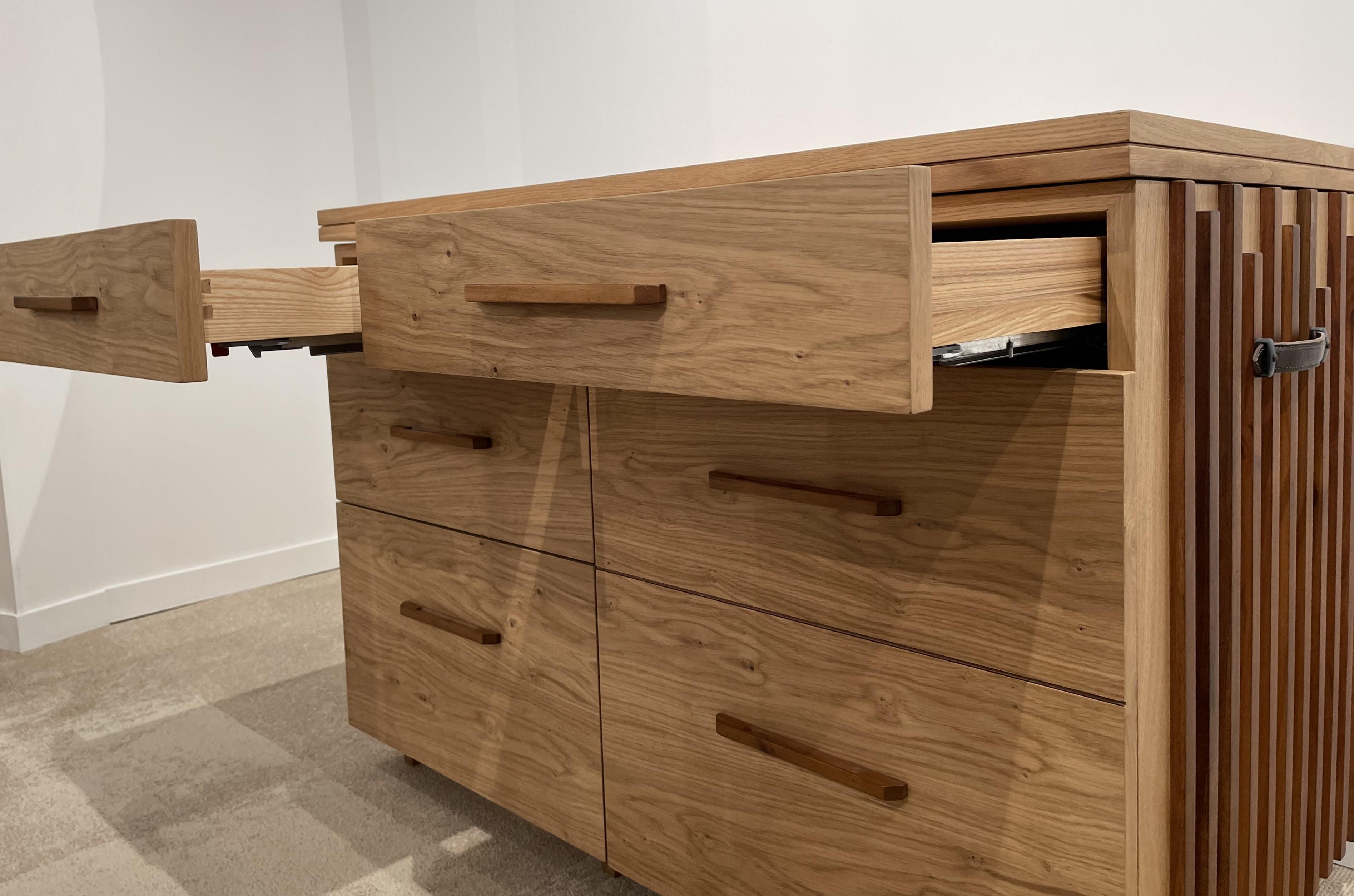 Skandinavisches Design Massive Eiche und Leder Modularer Schreibtisch in einer Kommode 3