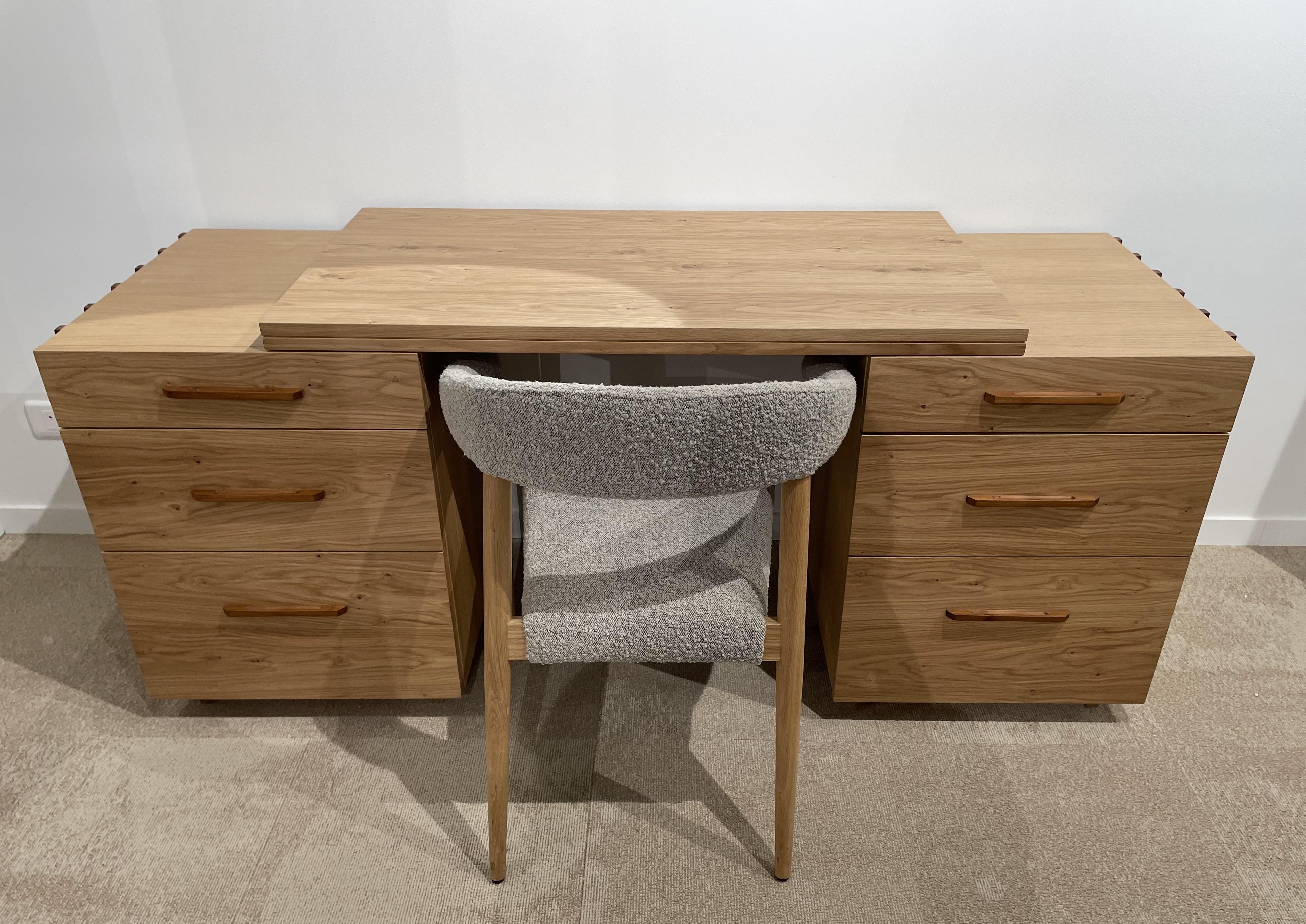 Skandinavisches Design Massive Eiche und Leder Modularer Schreibtisch in einer Kommode 7