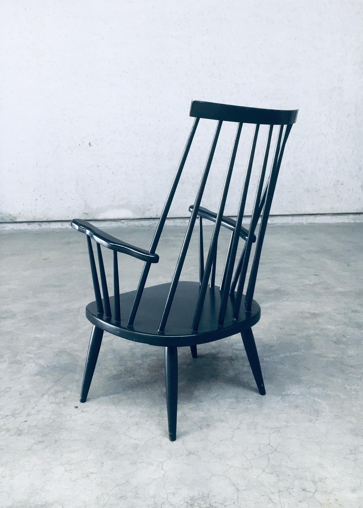 Scandinavian Design Spindle Back Lounge Chair Set, Denmark 1960's For Sale 4