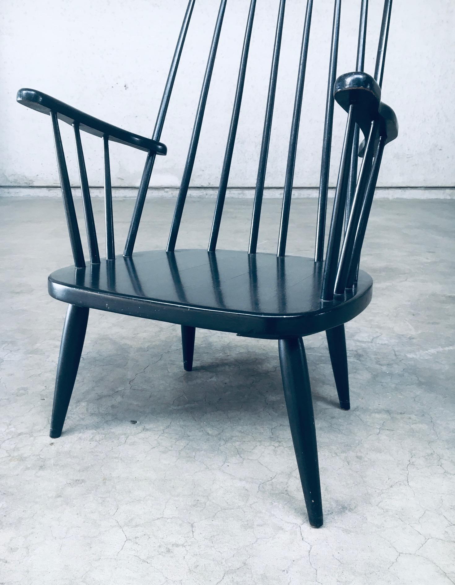 Scandinavian Design Spindle Back Lounge Chair Set, Denmark 1960's For Sale 8