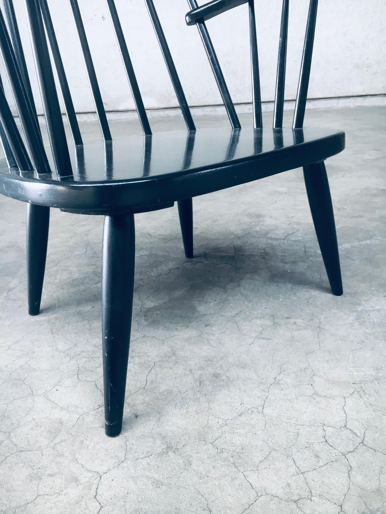 Set di sedie da salotto con schienale a fuso di design scandinavo, Danimarca, anni '60 in vendita 12
