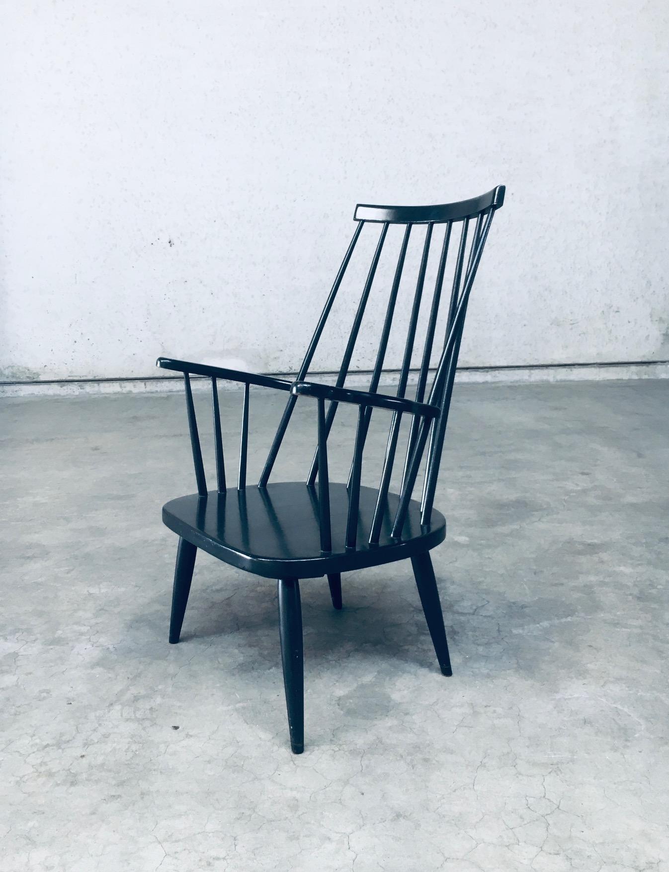 Scandinavian Design Spindle Back Lounge Chair Set, Denmark 1960's For Sale 2