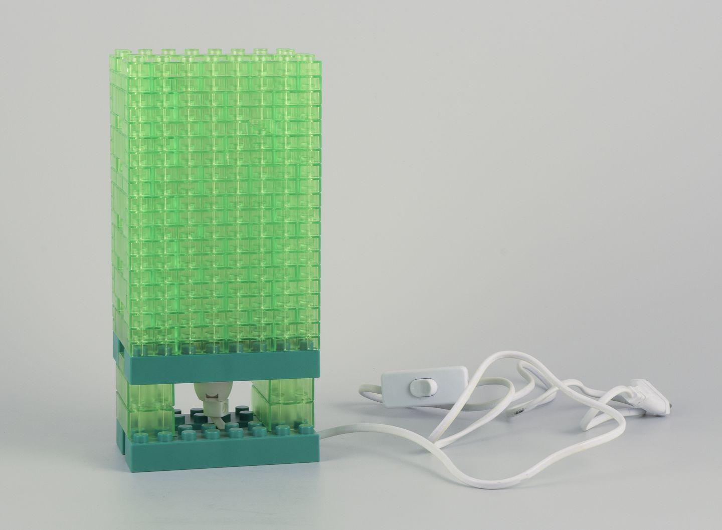Scandinavian design. Table lamp in green plastic. Late 20th C. In Excellent Condition For Sale In København, Copenhagen