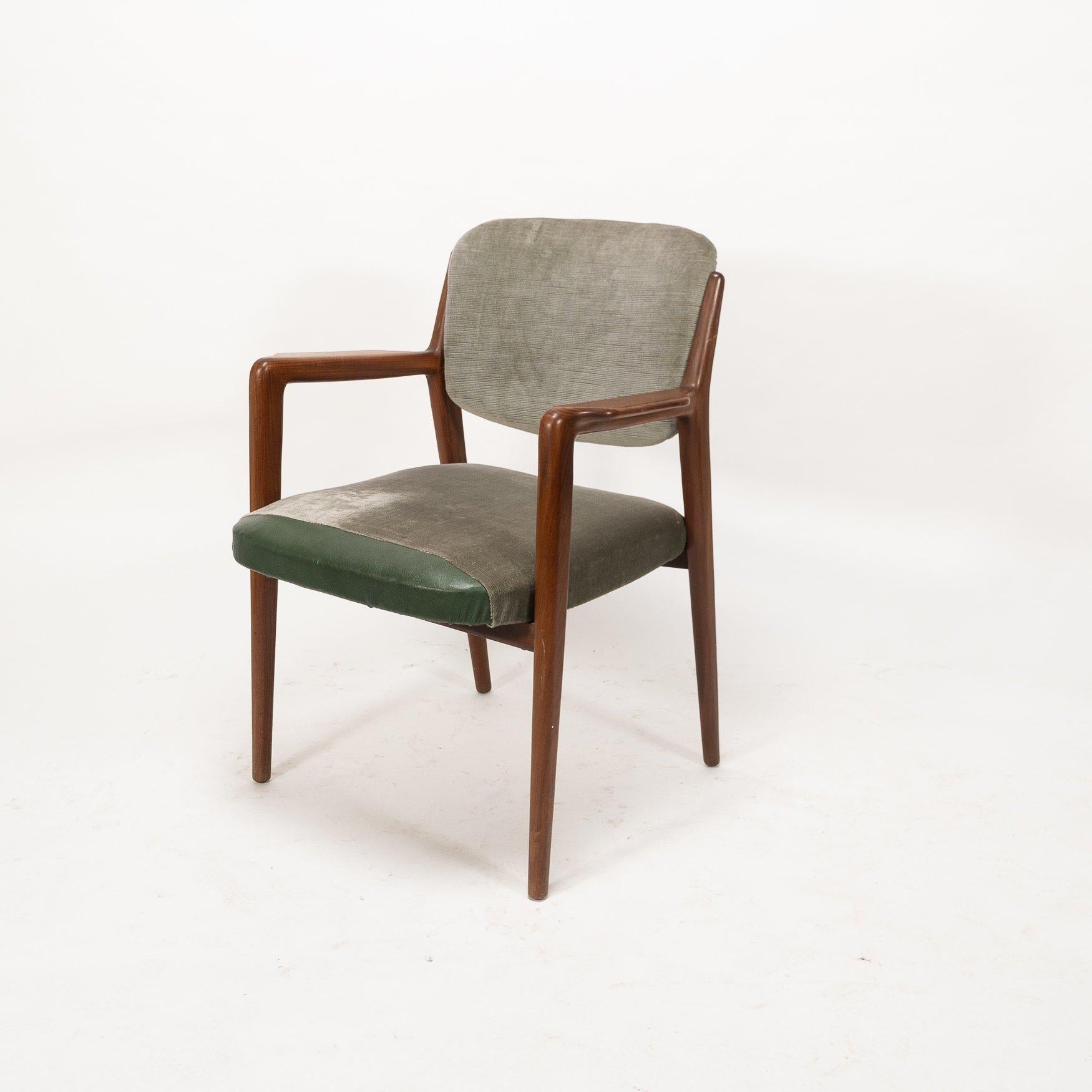 Skandinavischer Design Teakholz-Sessel (Moderne der Mitte des Jahrhunderts) im Angebot