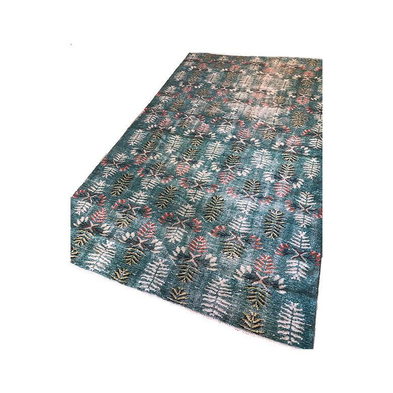 Scandinavian design, Vintage Turkish rug. Circa 1960’s. Unusual, fern-like pattern. 100% wool.

8’5″ x 5’1″

16033
