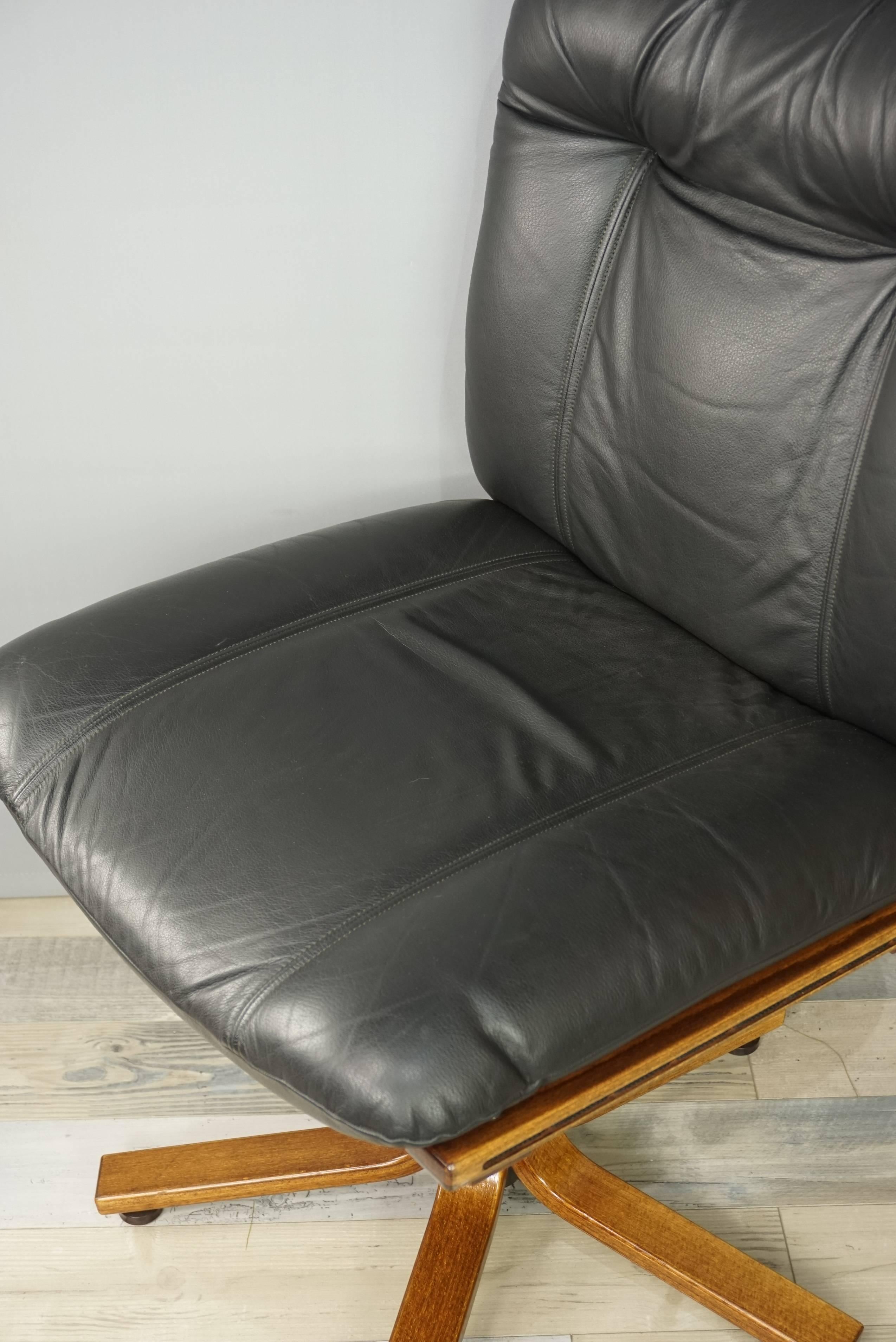 Scandinavian Design Wooden and Black Leather Swivel Office Armchair 3