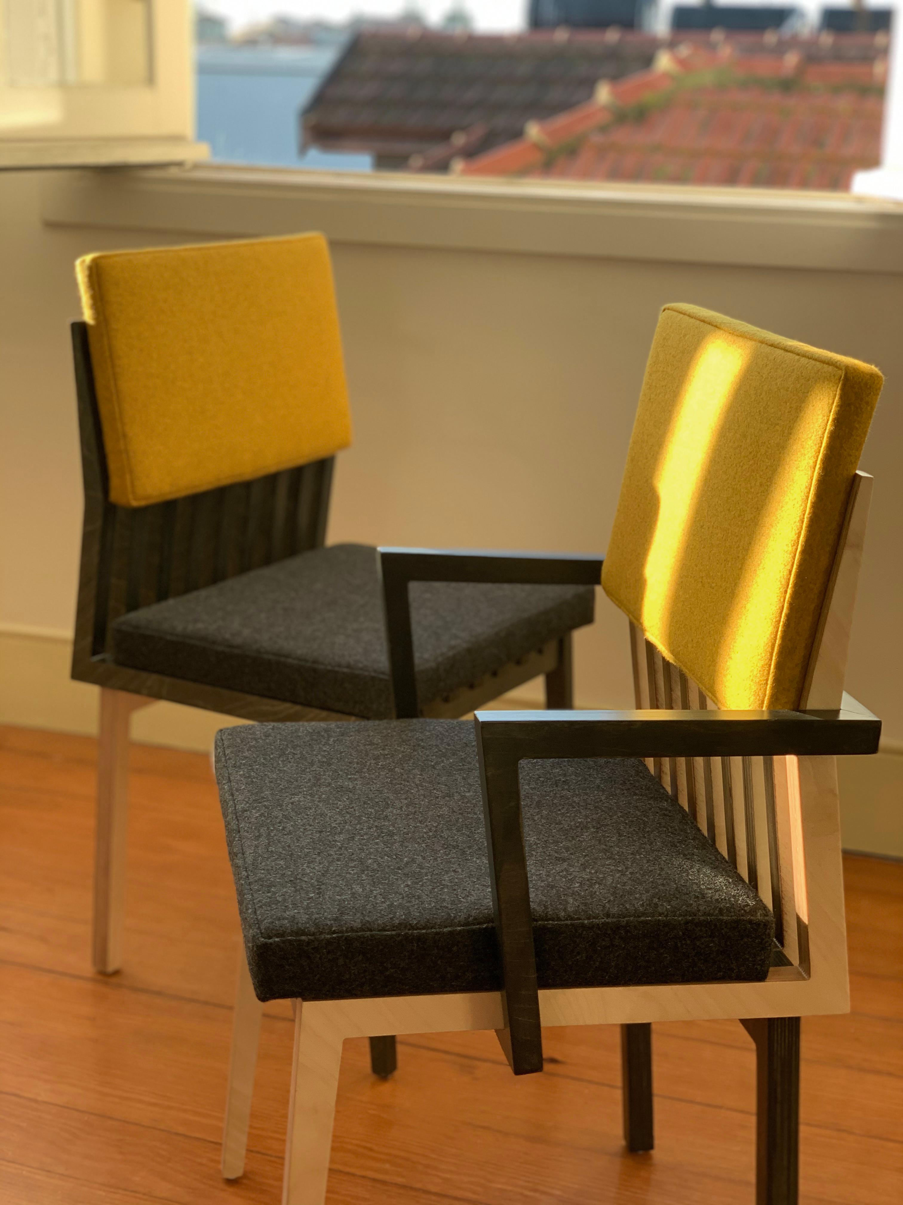 Fauteuil de salle à manger de designer scandinave noir et jaune en vente 3