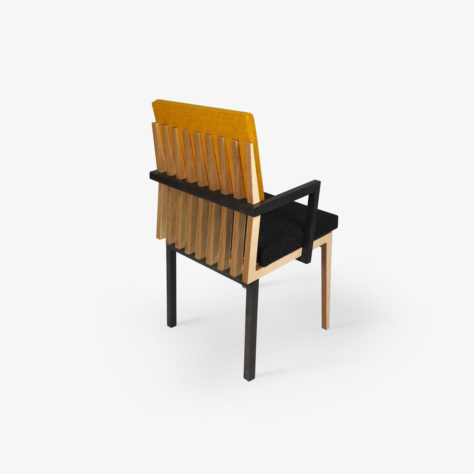 Fauteuil de salle à manger de designer scandinave noir et jaune en vente 2