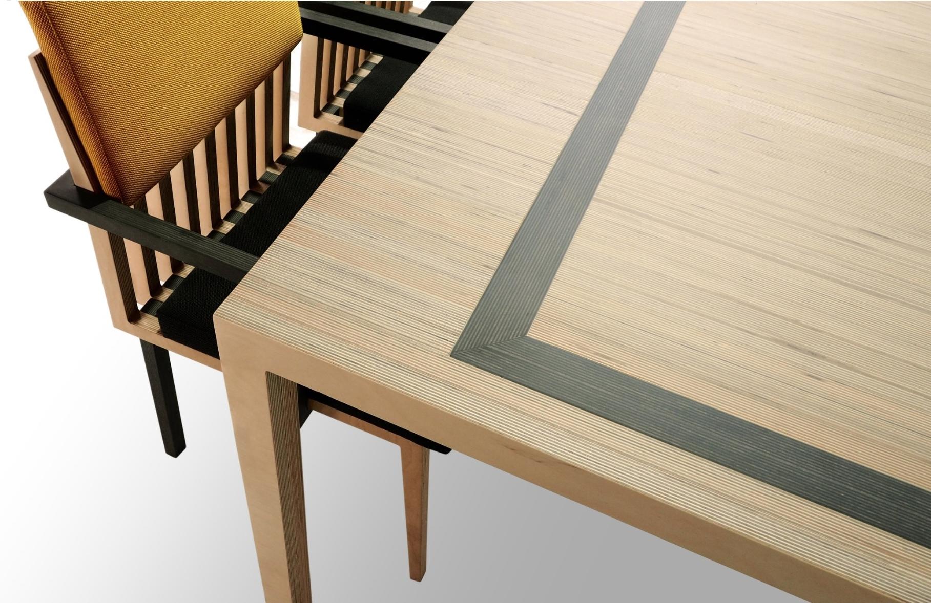 Table de salle à manger ou de conférence en bois naturel de taille moyenne conçue par un designer scandinave Neuf - En vente à Paris, FR