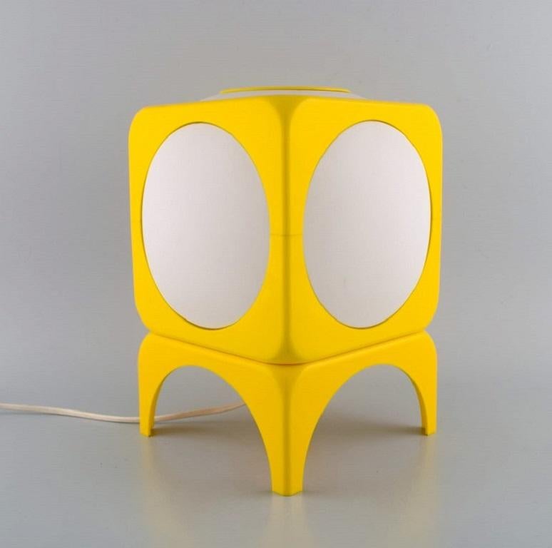 Mid-Century Modern Scandinavian Designer, Retro Table Lamp in White and Yellow Plastic, 1970's For Sale