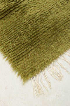 Scandinavian designer. Rya carpet in pure wool in an olive-green tone. 1960s/70s