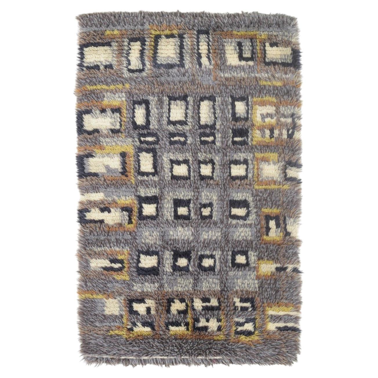 Scandinavian designer. Rya carpet in wool with a geometric pattern. 1960s/70s For Sale