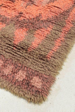 Scandinavian designer. Rya carpet in wool with a sun-inspired motif. 1960s/70s