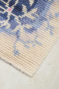 Scandinavian designer. Rya carpet in wool with floral-inspired motif. 1960/70s