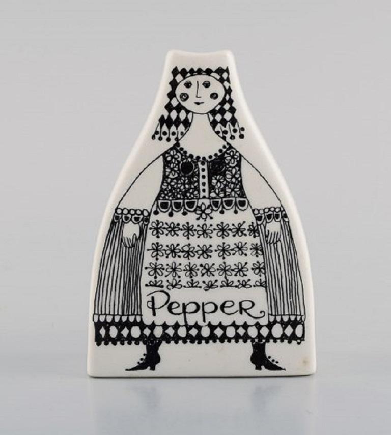 Scandinavian designer. Salt and pepper shaker in glazed faience, 1970s / 80s.
Measures: 10 x 7.2 cm.
In excellent condition.